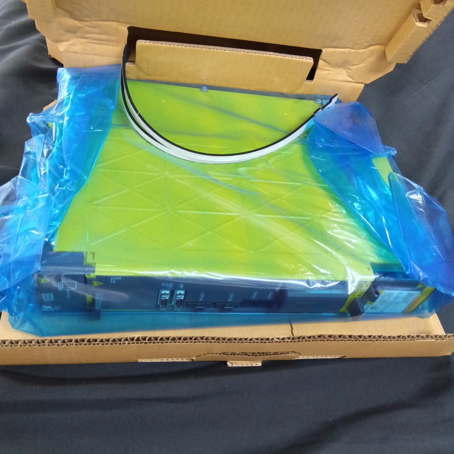 ファナック A06B-6240-H106(外箱汚れ有)