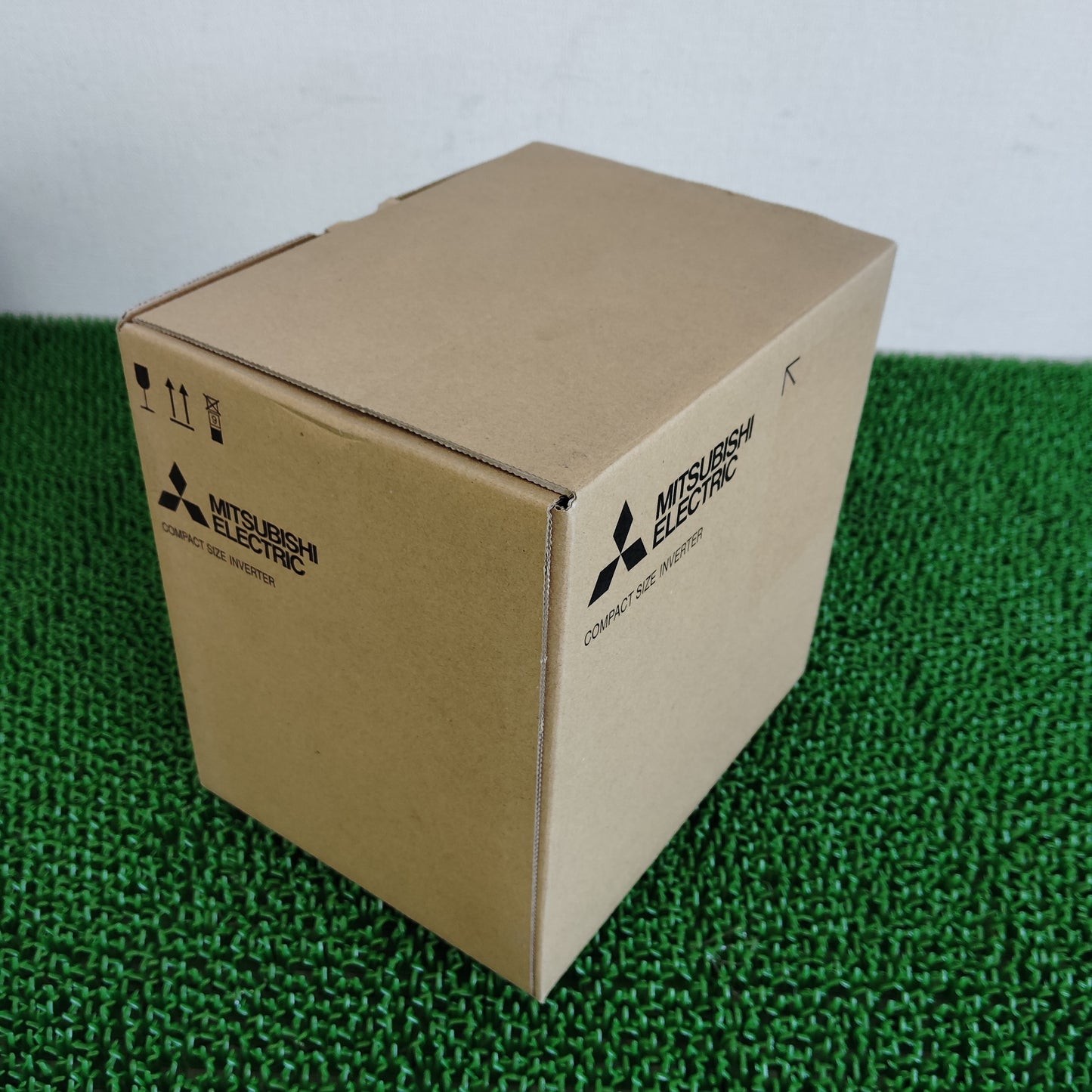 三菱電機 FR-E820-3.7K-1 インバータ FREQROL