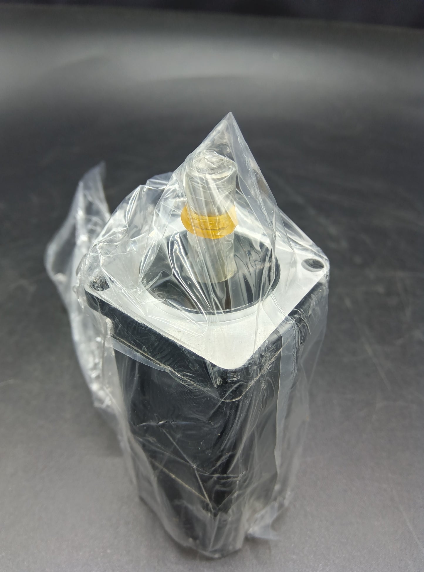 Yaskawa Electric SGMAS-01A2A21 Servo Motor/Pack