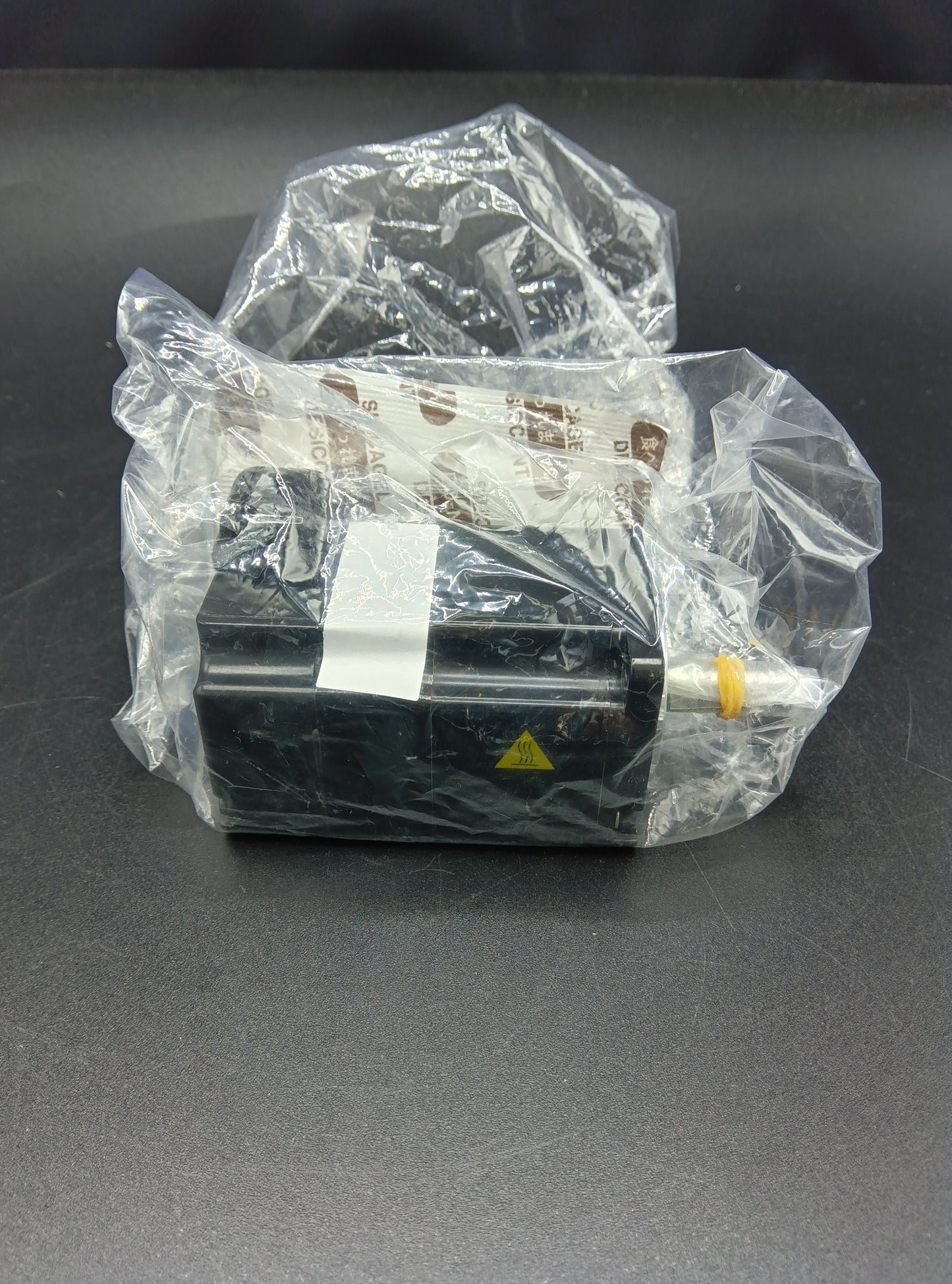 Yaskawa Electric SGM7J-01A7A21 Servo Motor/Pack