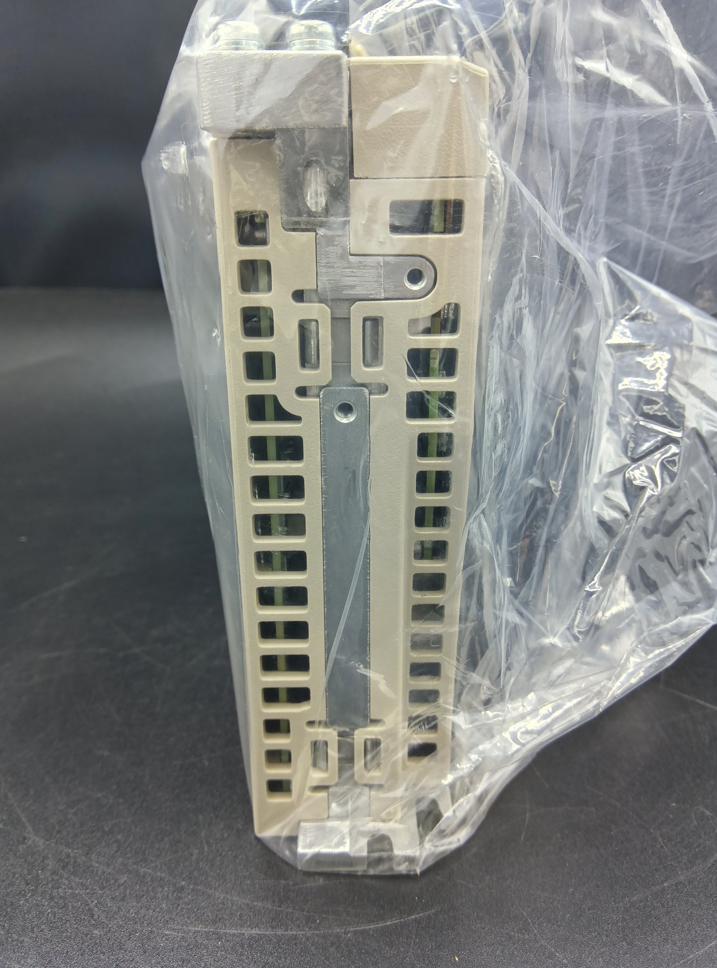 Yaskawa Electric SGD7S-R70A20A Servo Motor/Pack