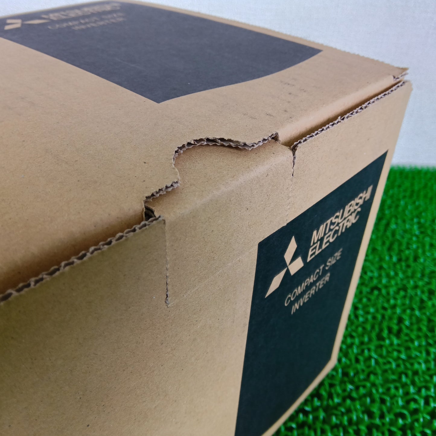 三菱電機 FR-D720-2.2K インバータ FREQROL-D700シリーズ