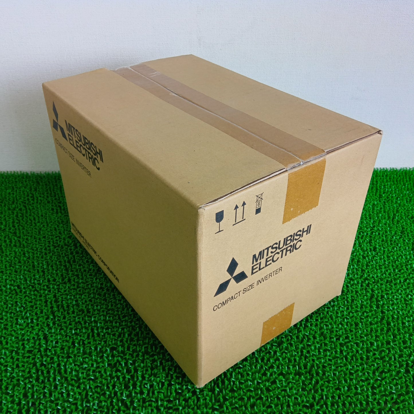 三菱電機 FR-E820-5.5K-1 インバータ FREQROL-E800シリーズ