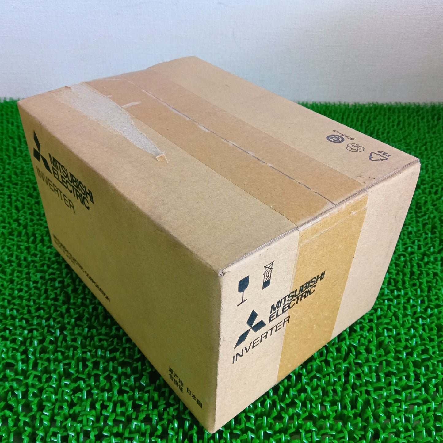 三菱電機 FR-E820-0.4K-1 インバータ FREQROL-E800シリーズ