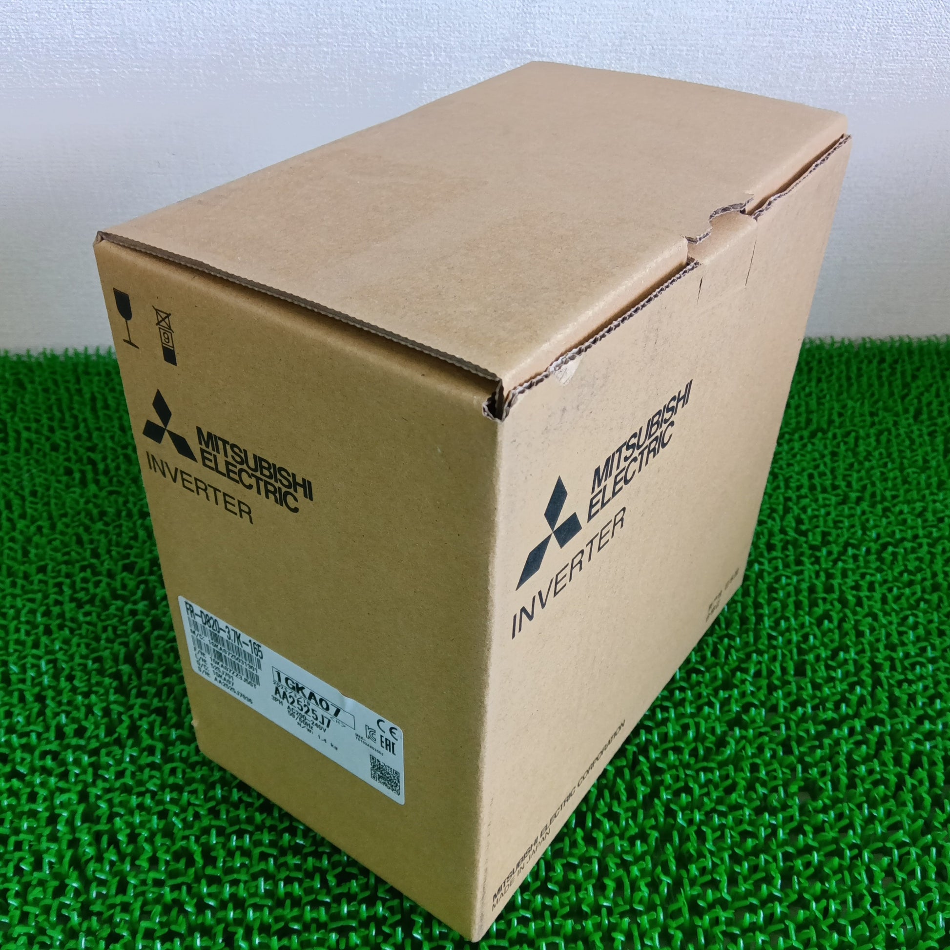 三菱電機 FR-D820-3.7K-165 インバータ FREQROL-D800シリーズ | 八雲機械工具