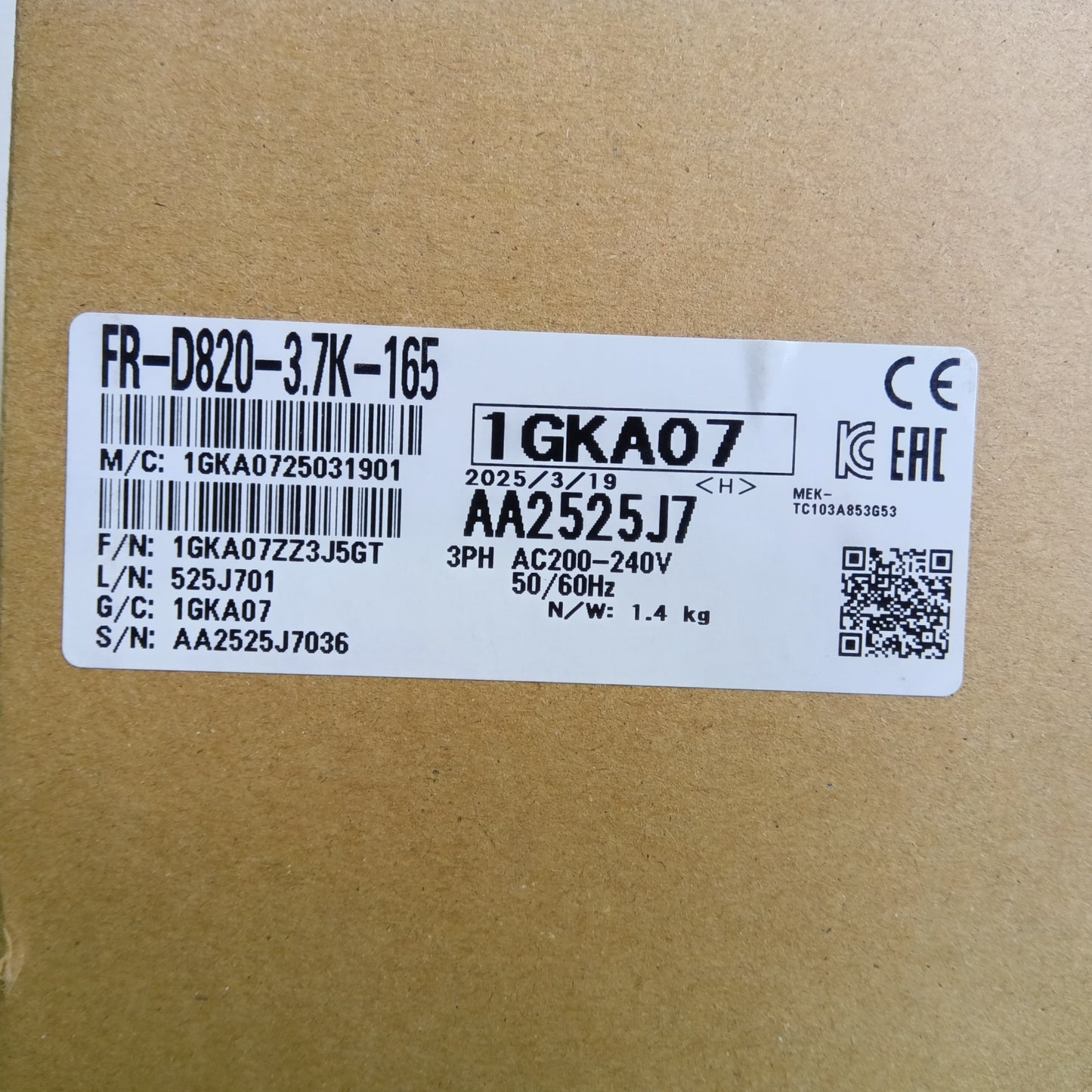 三菱電機 FR-D820-3.7K-165 インバータ FREQROL-D800シリーズ