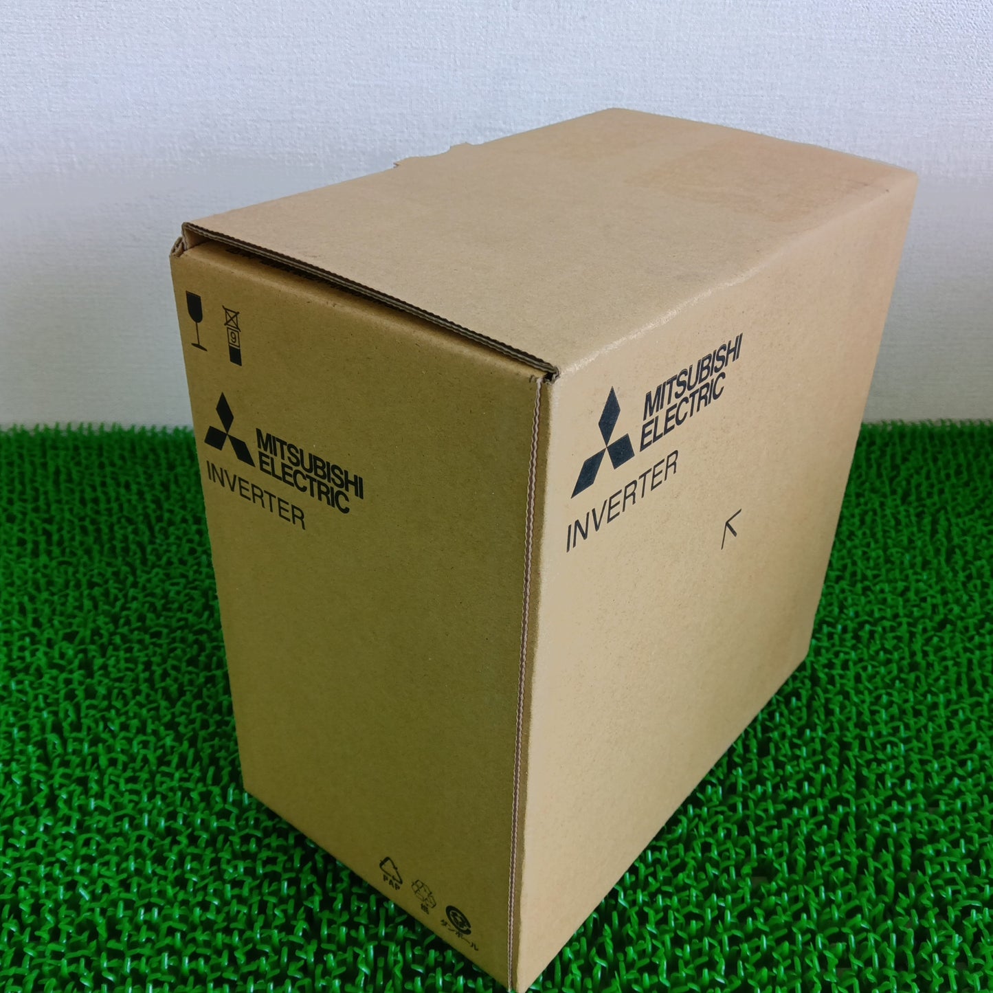 三菱電機 FR-D820-3.7K-165 インバータ FREQROL-D800シリーズ