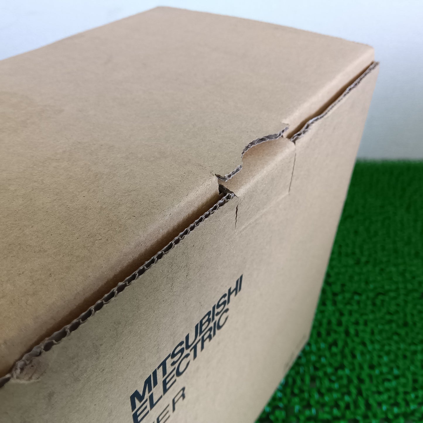 三菱電機 FR-D820-3.7K-165 インバータ FREQROL-D800シリーズ