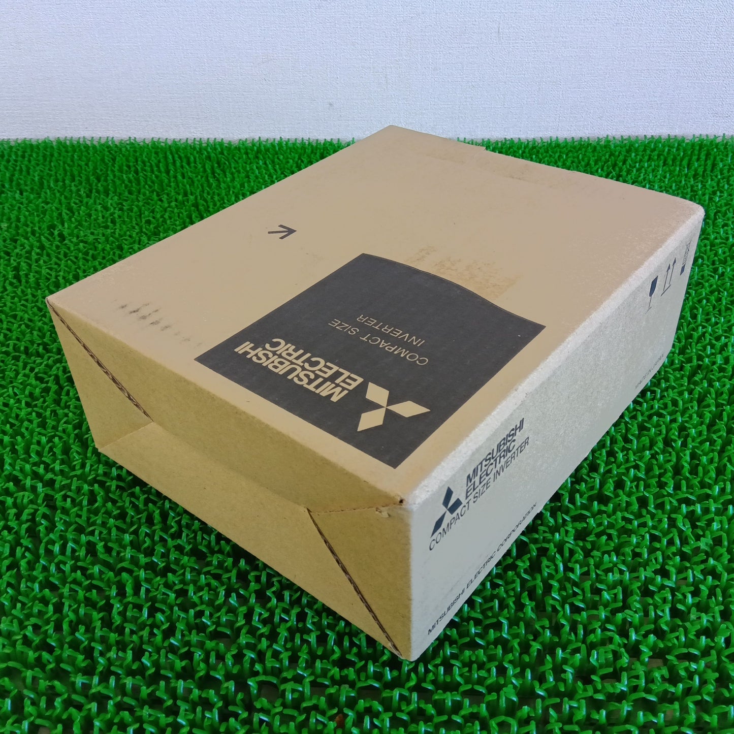 三菱電機 FR-D720-0.75K インバーター 保管汚れあり