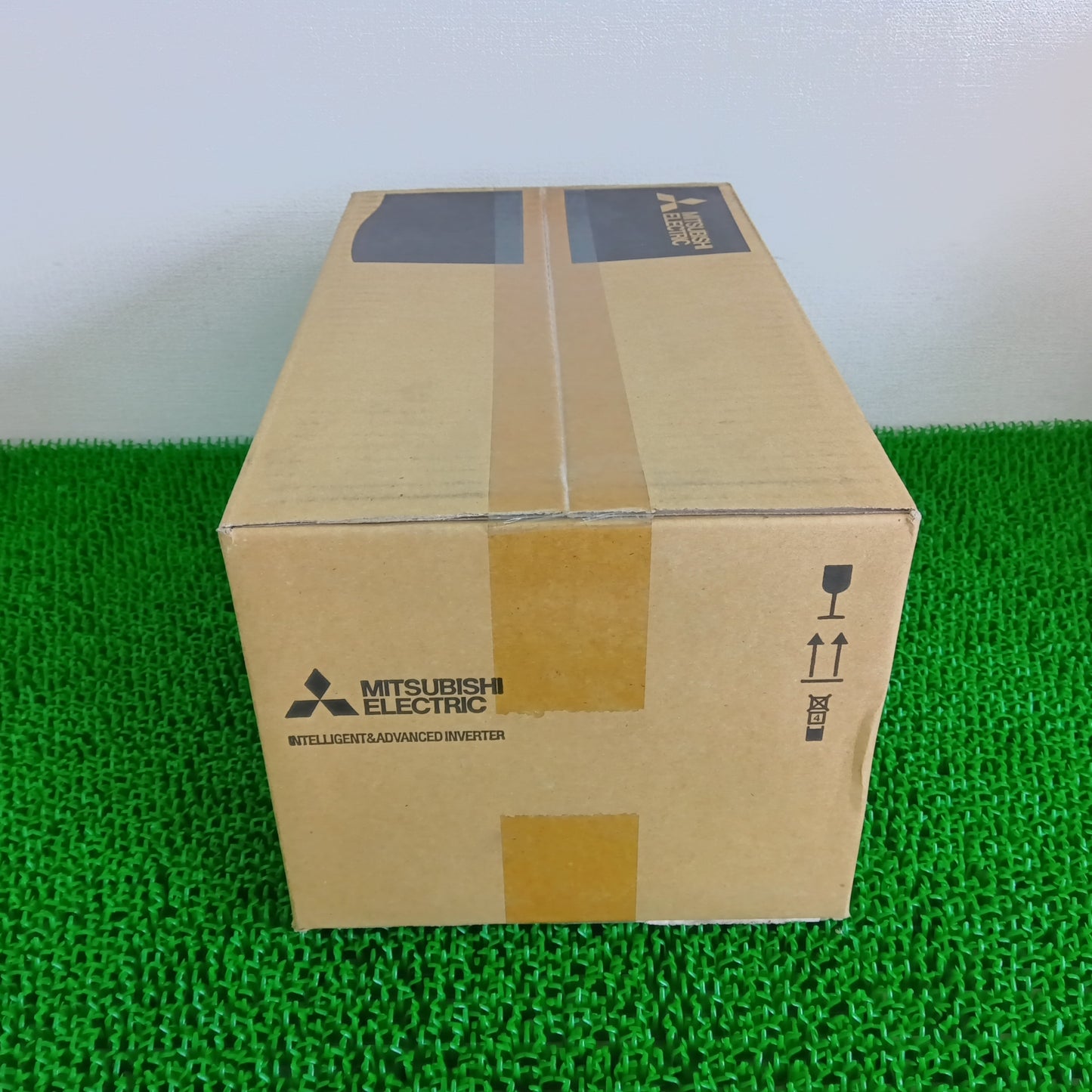 三菱電機 FR-F820-2.2K-1 インバーター