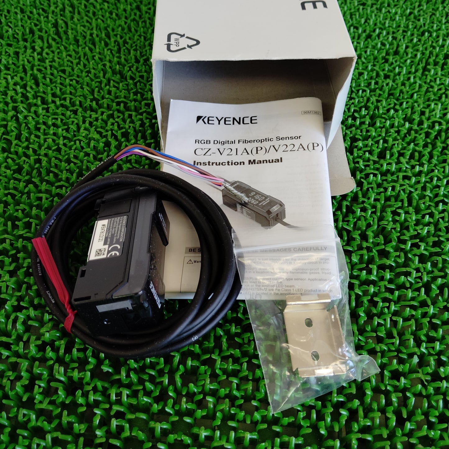 キーエンス CZ-V21A RGBデジタル判別センサ 外箱文字記入