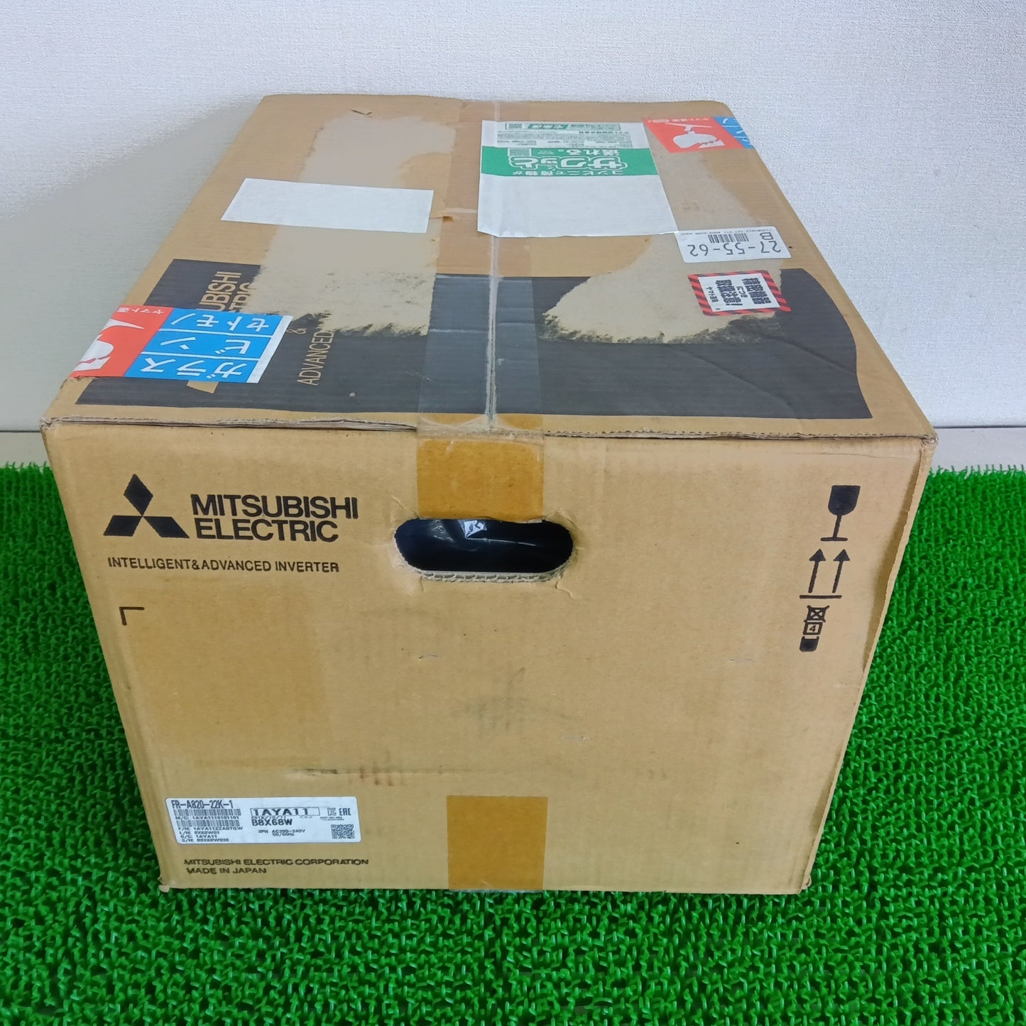 三菱電機 FR-A820-22K-1 インバーター 箱汚れあり