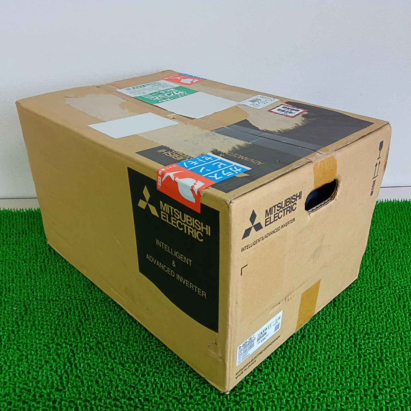 三菱電機 FR-A820-22K-1 インバーター 箱汚れあり