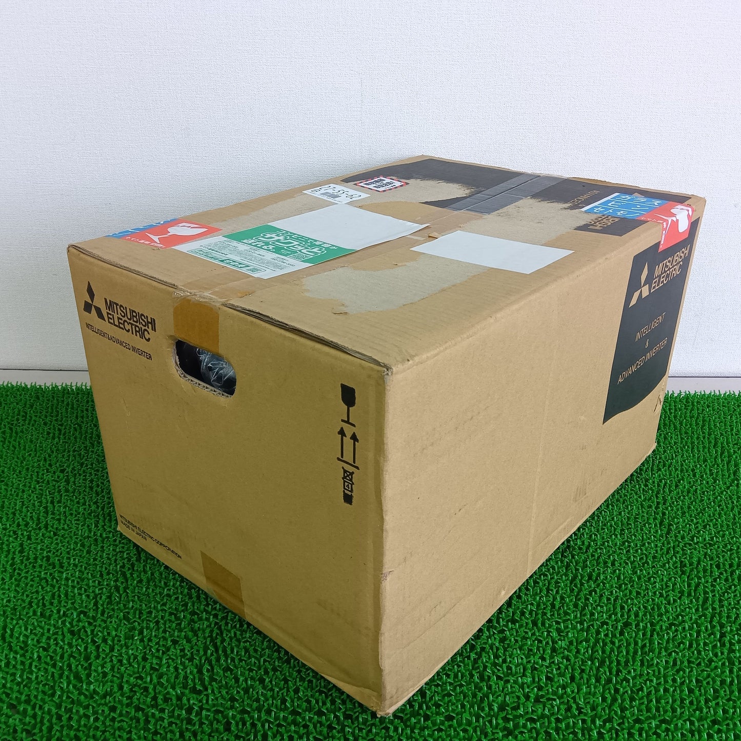 三菱電機 FR-A820-22K-1 インバーター 箱汚れあり