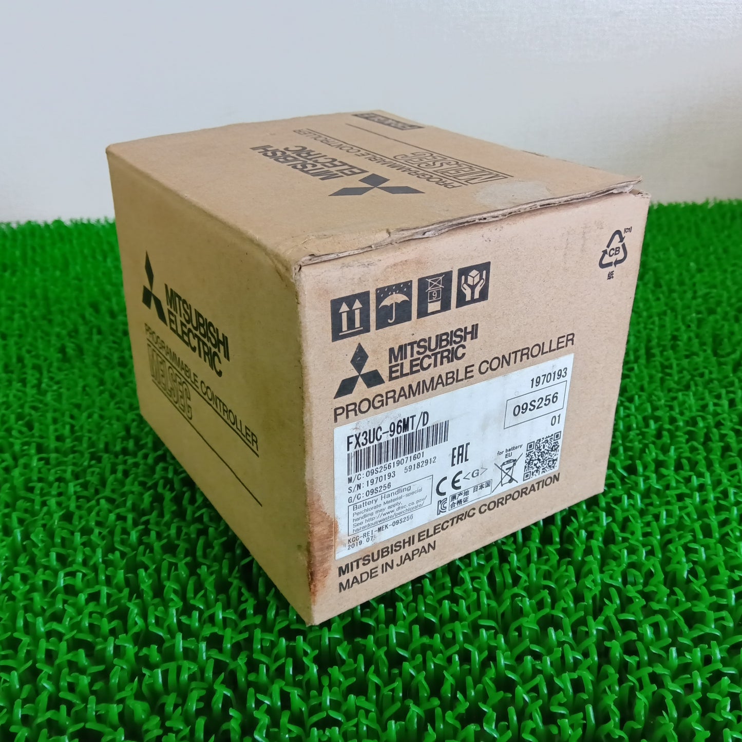 三菱電機 FX3U-96MT/D シーケンサー 箱汚れあり