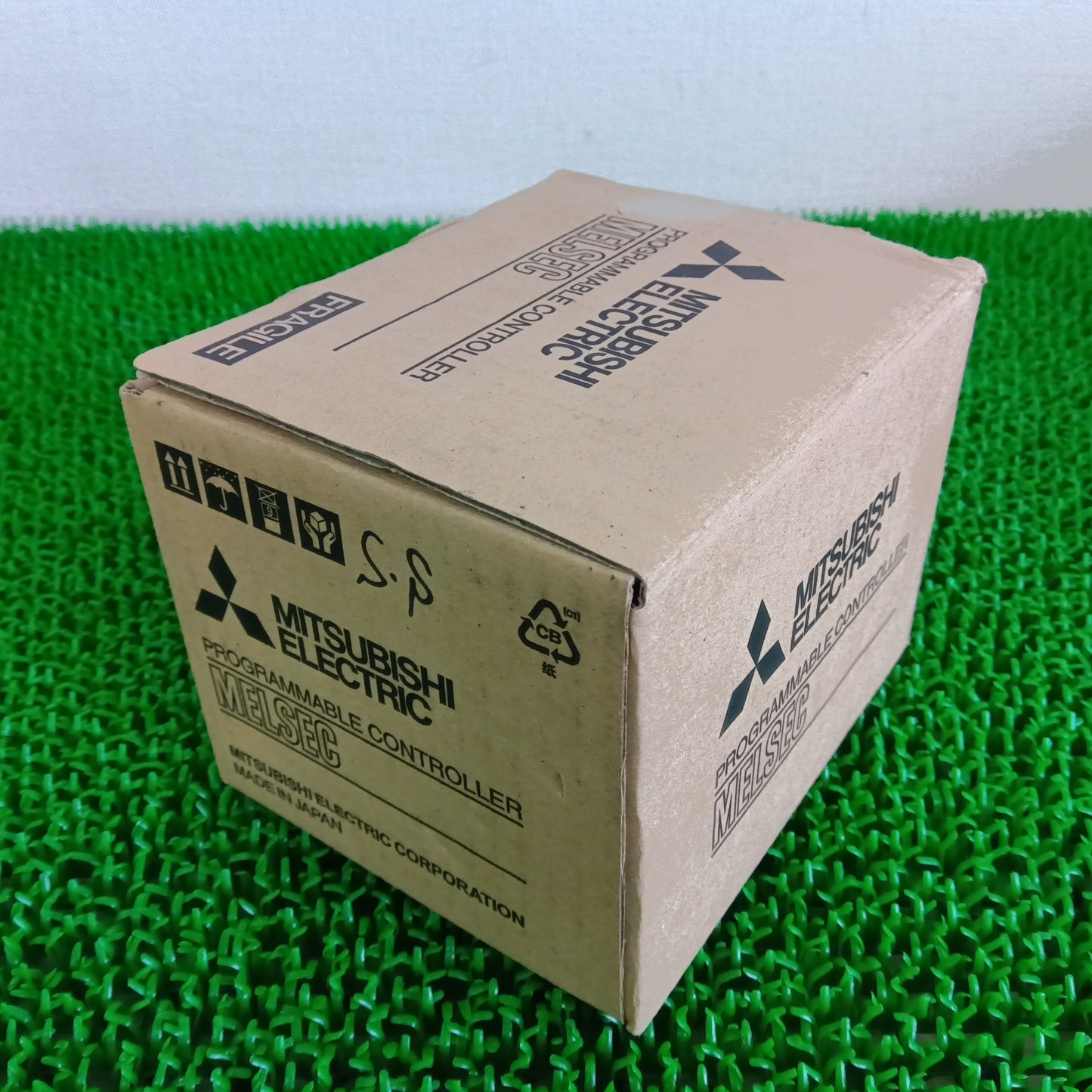 三菱電機 FX3U-96MT/D シーケンサー 箱汚れあり