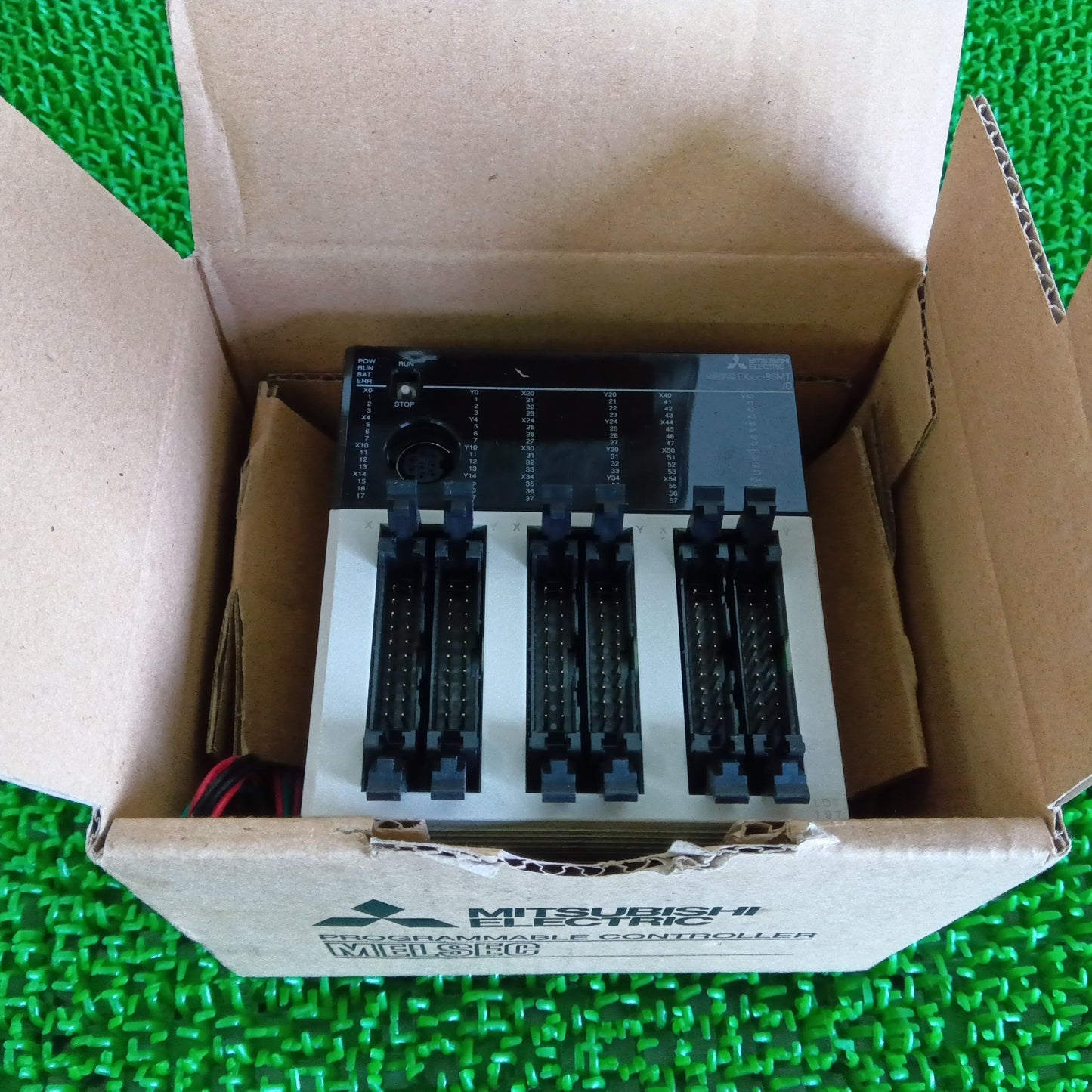 三菱電機 FX3U-96MT/D シーケンサー 箱汚れあり