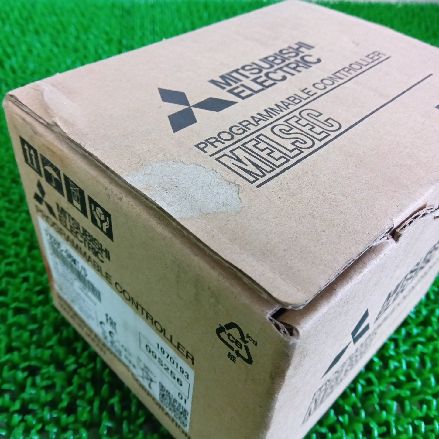 三菱電機 FX3U-96MT/D シーケンサー 箱汚れあり