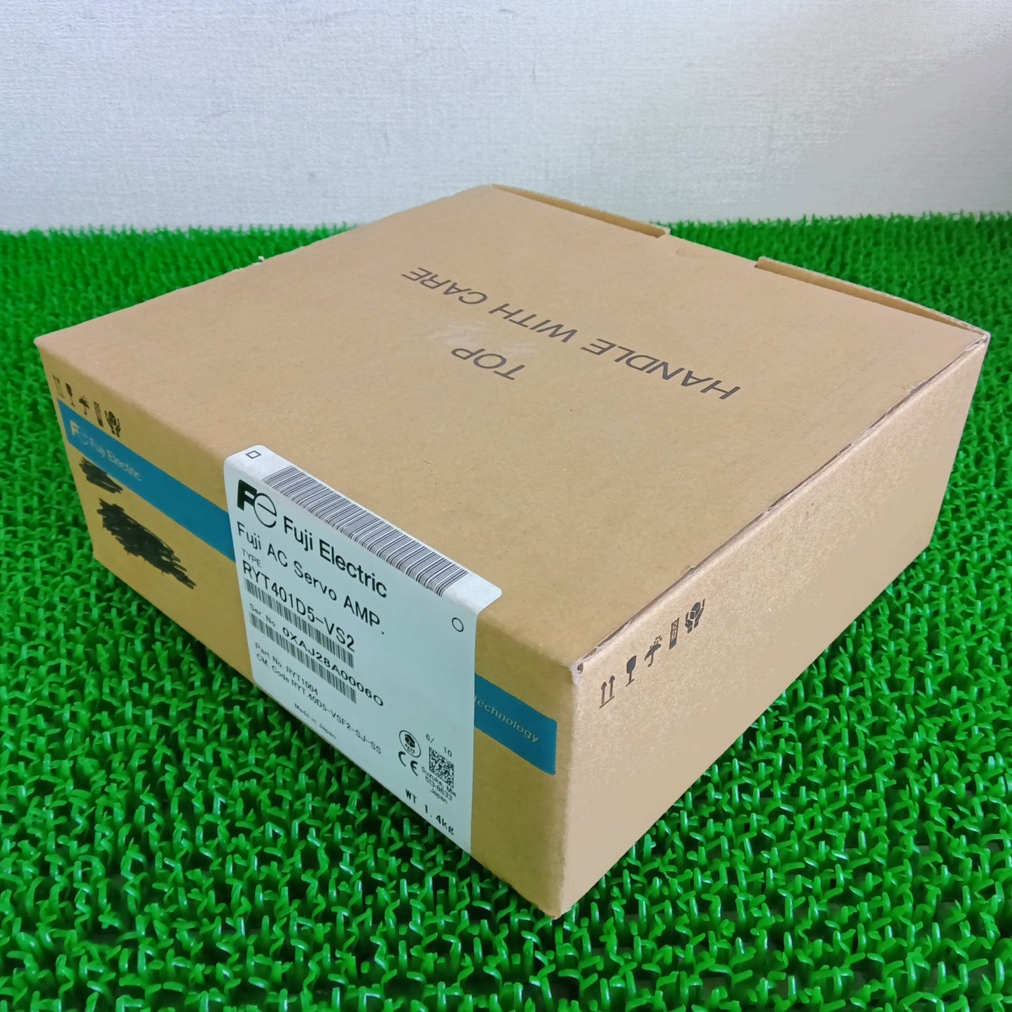 富士電機 RYT401D5-VS2 サーボアンプ 箱汚れあり