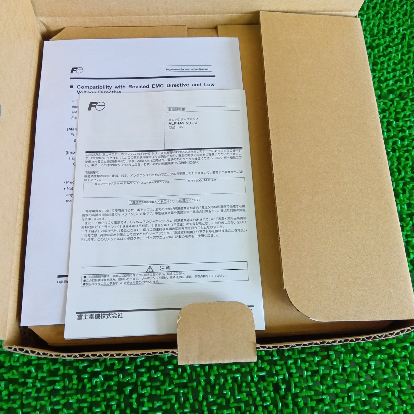 富士電機 RYT401D5-VS2 サーボアンプ 箱汚れあり
