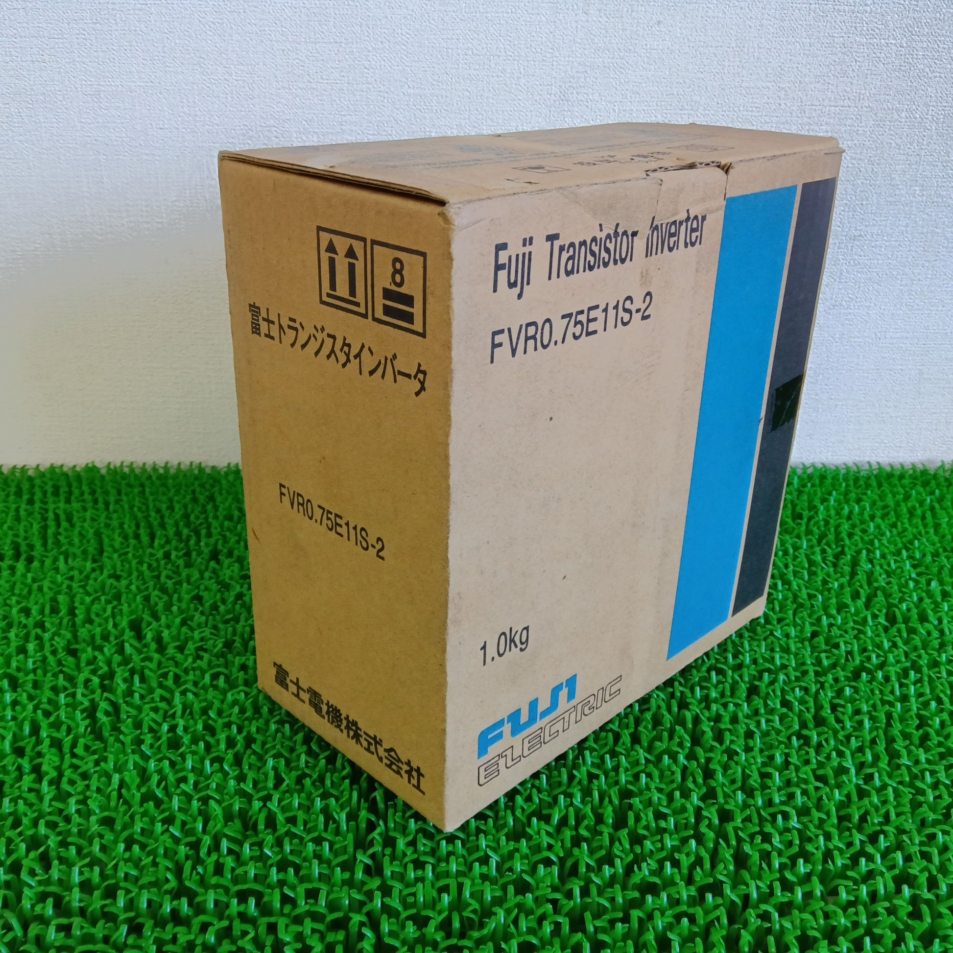 富士電機 FVR0.75E11S-2 インバーター 箱汚れあり | 八雲機械工具