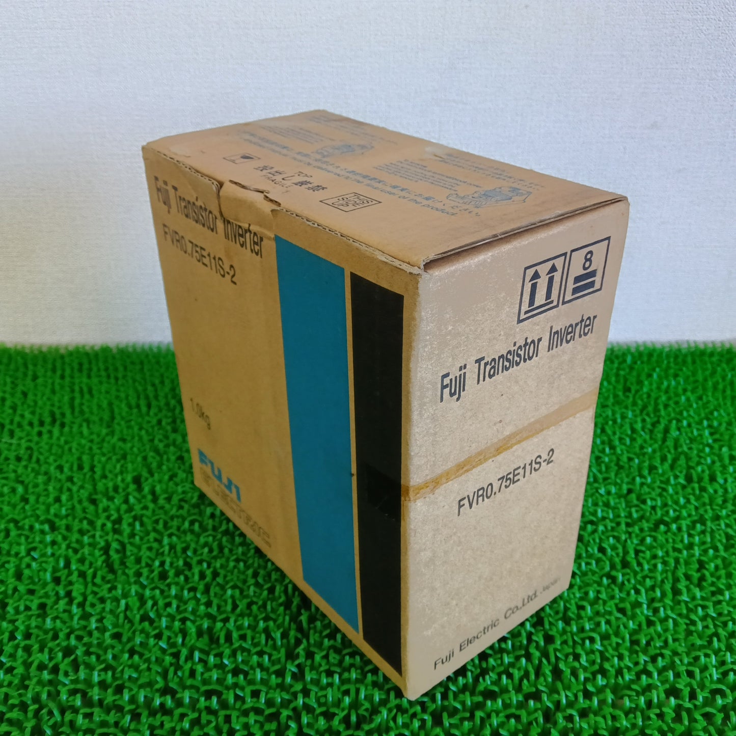 富士電機 FVR0.75E11S-2 インバーター 箱汚れあり