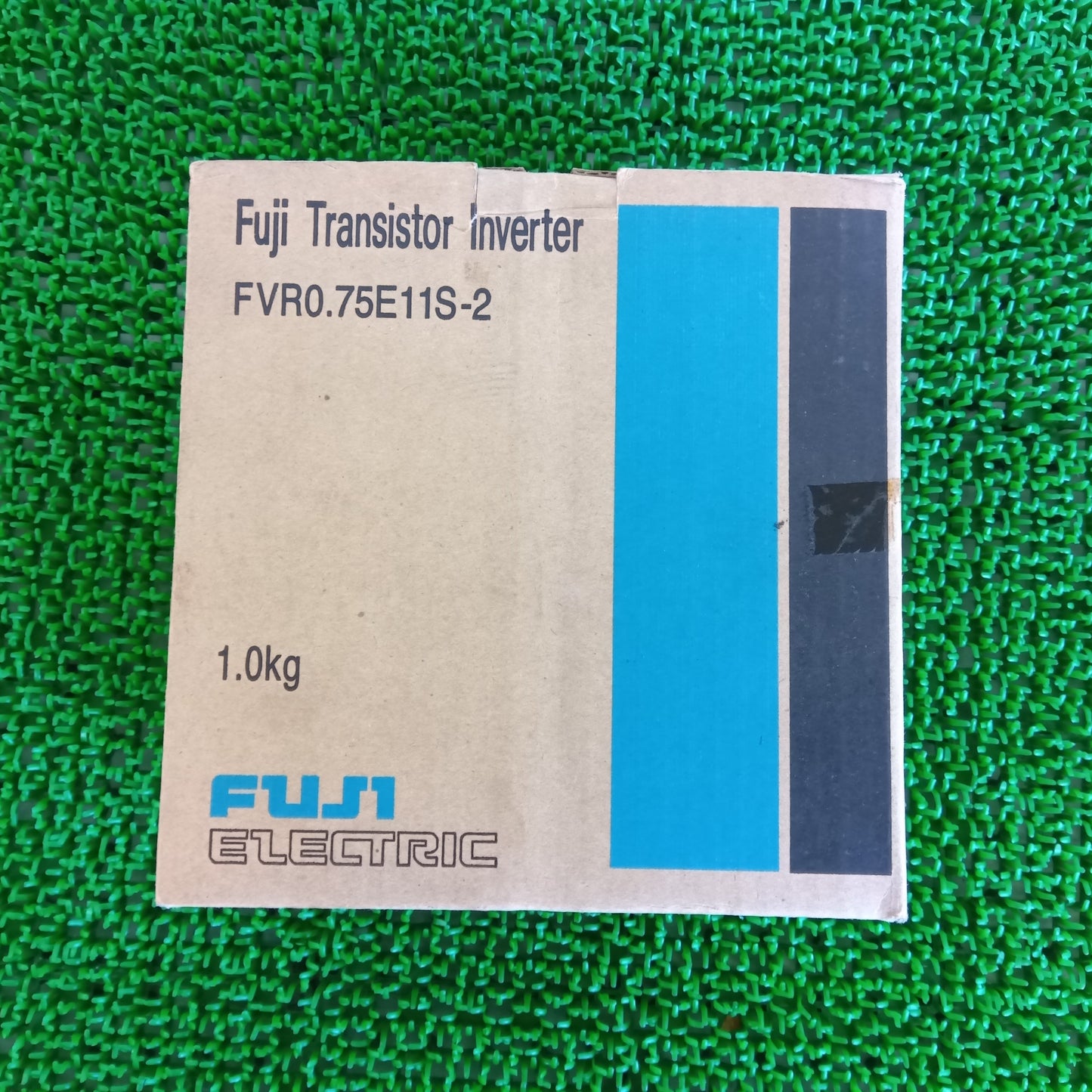 富士電機 FVR0.75E11S-2 インバーター 箱汚れあり