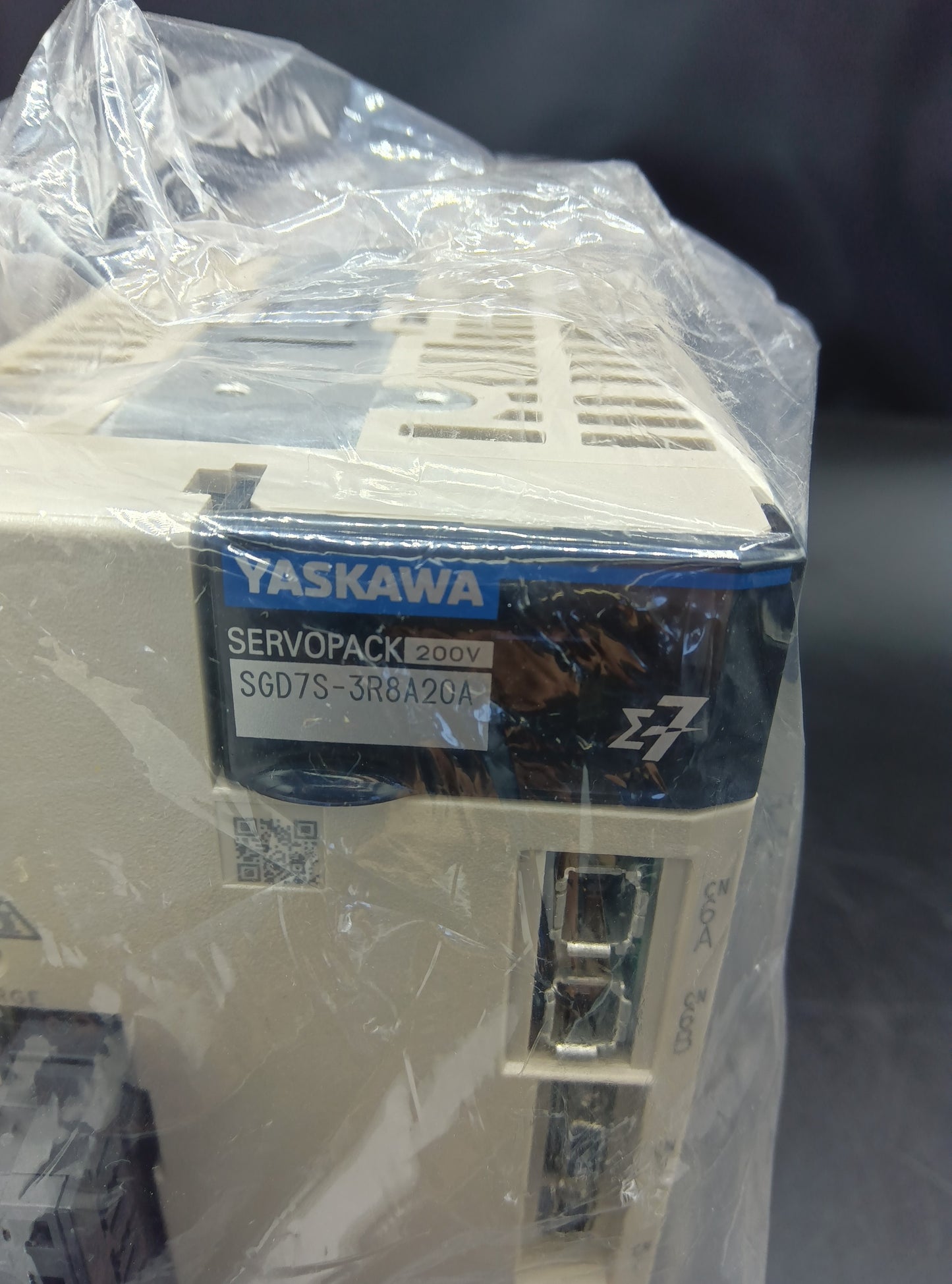 Yaskawa Electric SGD7S-3R8A20A Servo Motor/Pack