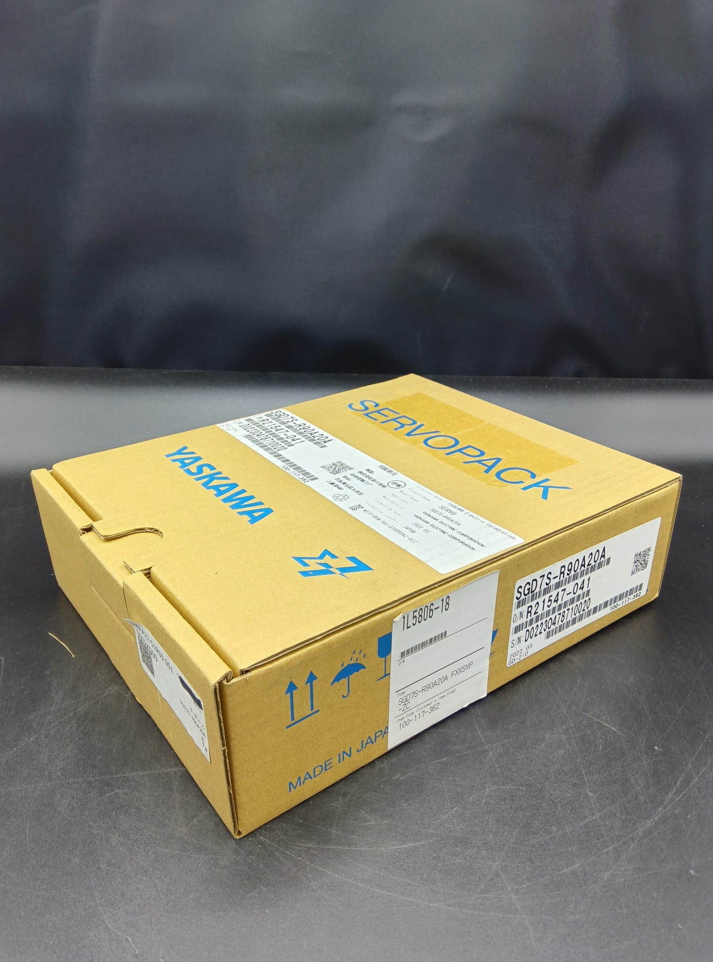 Yaskawa Electric SGD7S-R90A20A Servo Motor/Pack