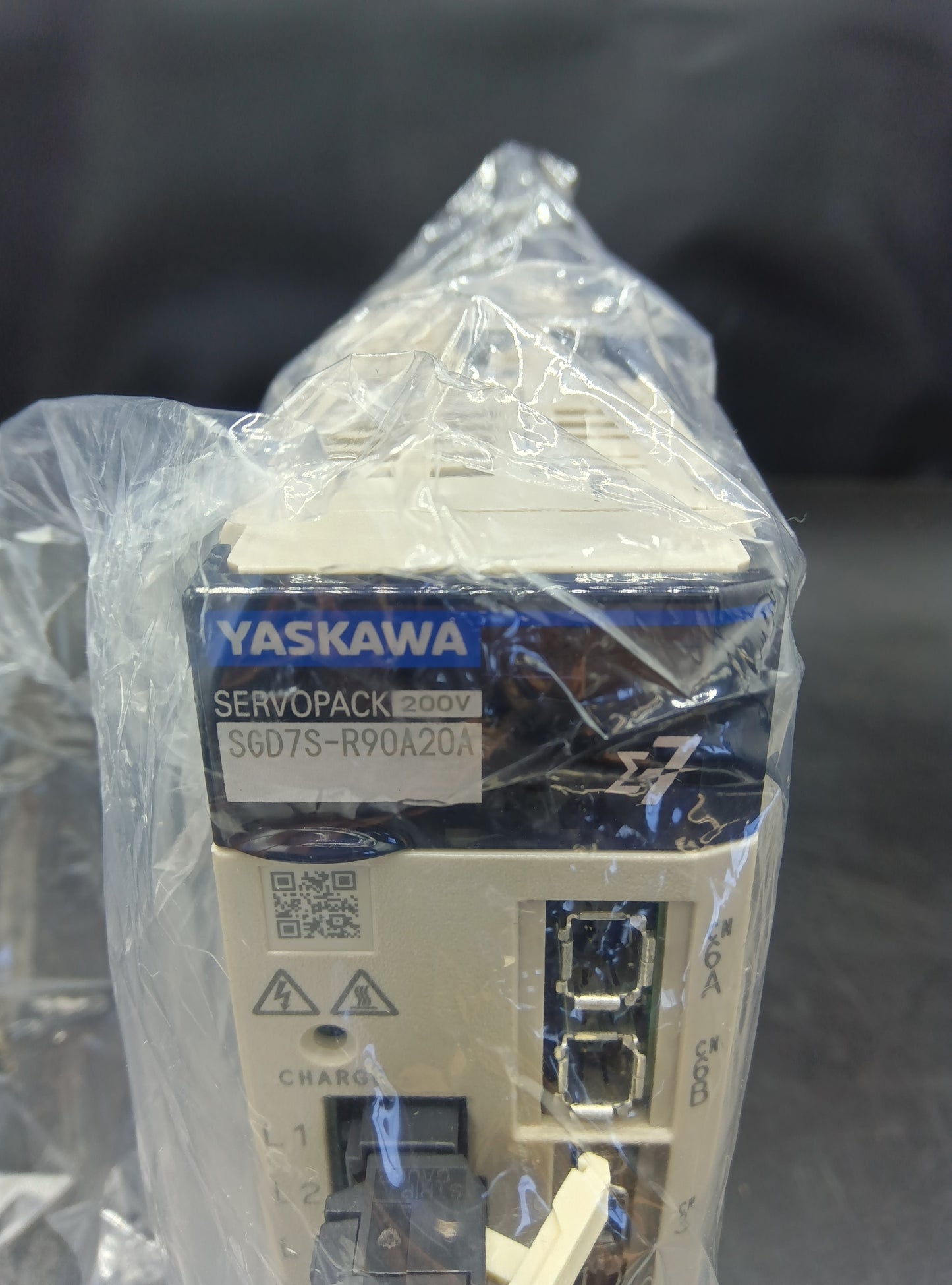 Yaskawa Electric SGD7S-R90A20A Servo Motor/Pack