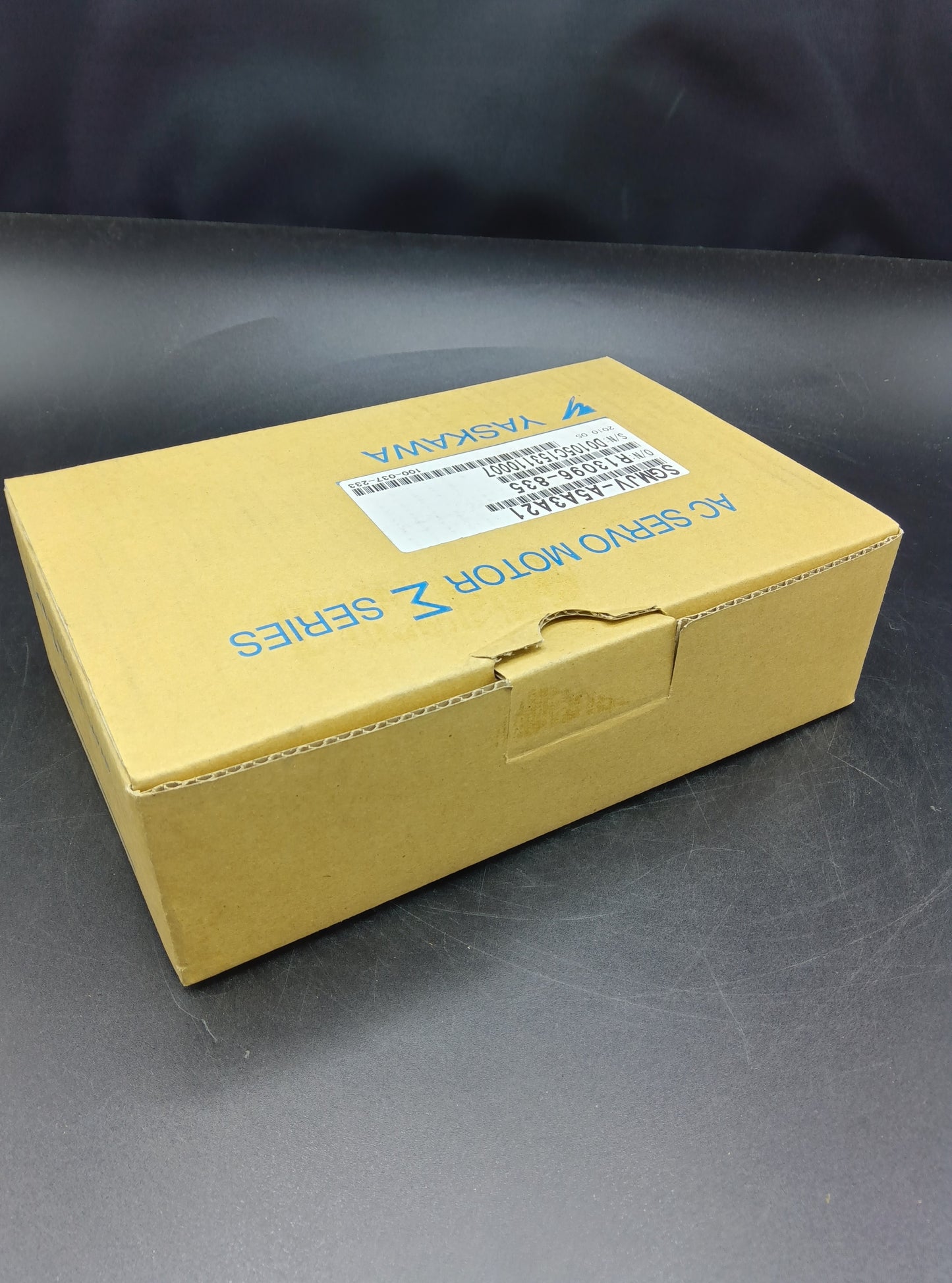 Yaskawa Electric  SGMJV-A5A3A21 Servo Motor/Pack