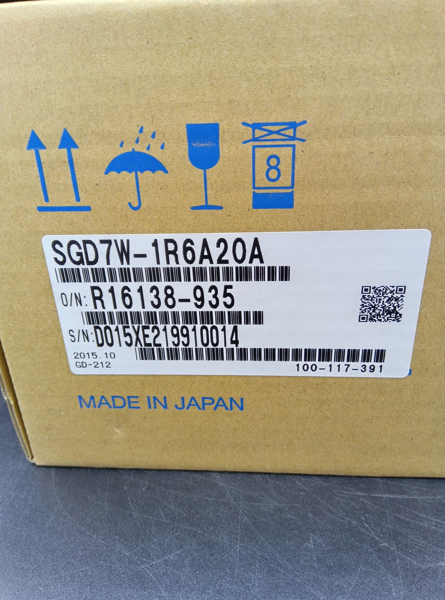 安川電機  SGD7W-1R6A20A サーボモータ YASKAWA