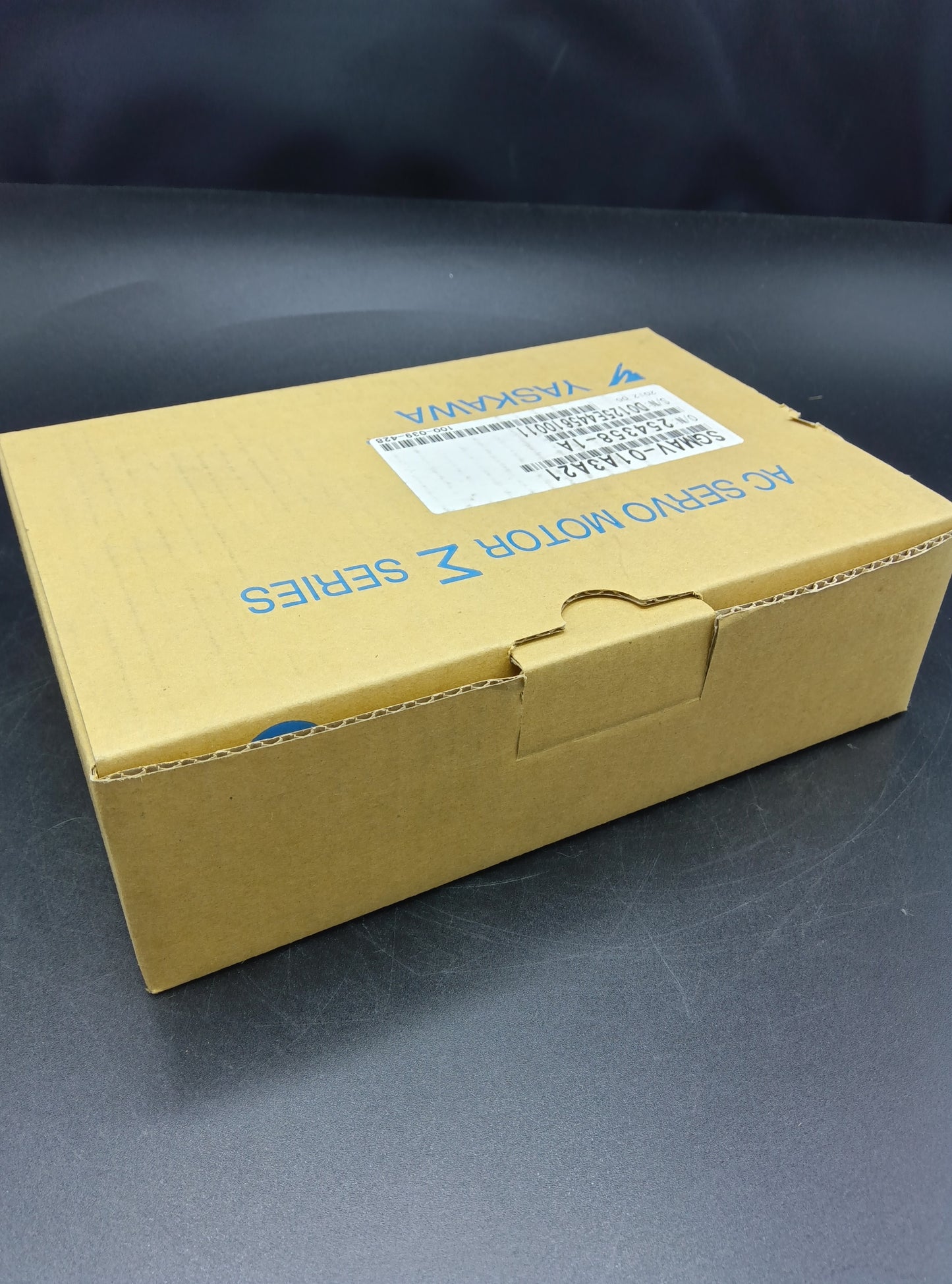 Yaskawa Electric  SGMAV-01A3A21 Servo Motor/Pack