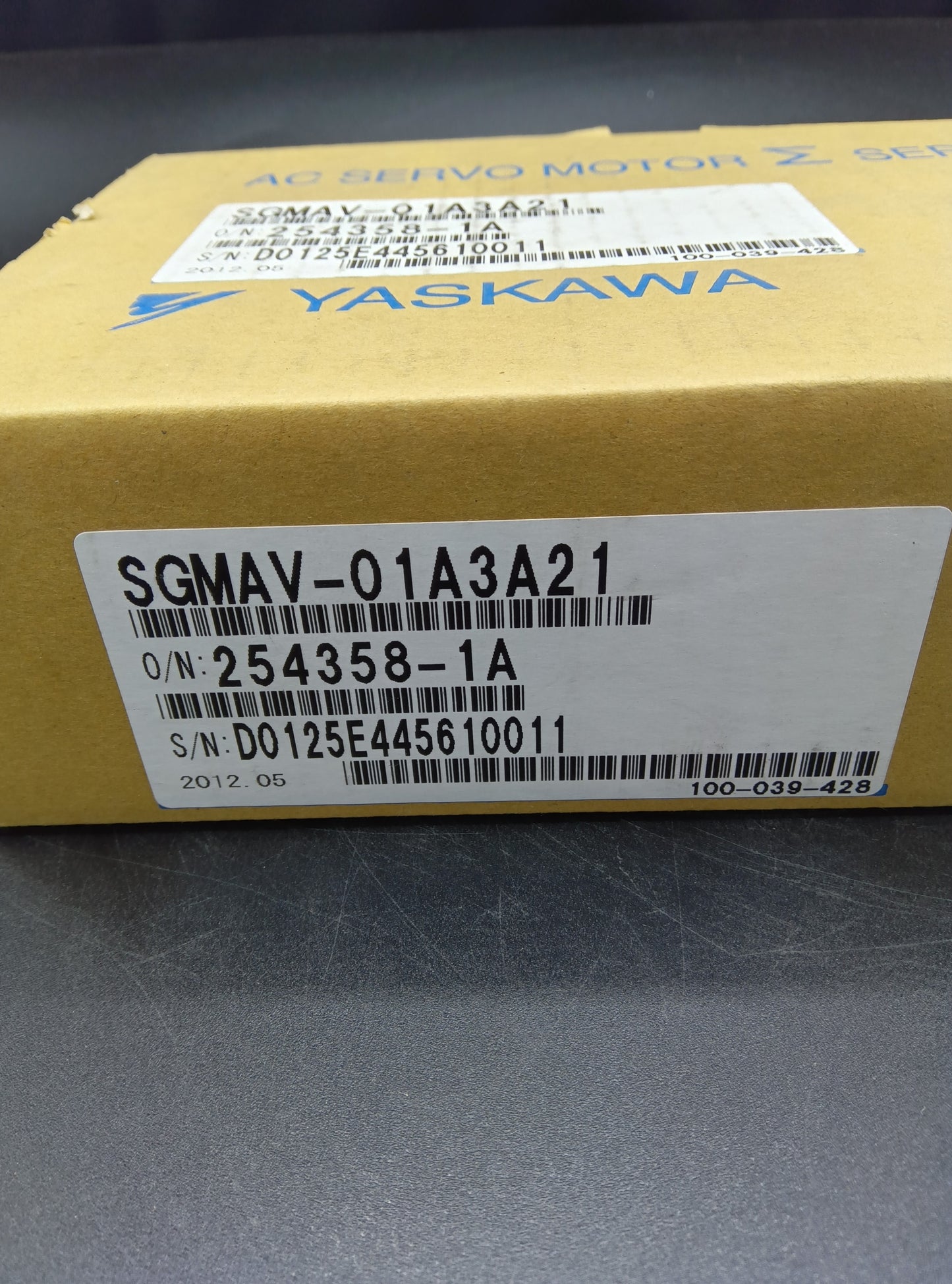 Yaskawa Electric  SGMAV-01A3A21 Servo Motor/Pack