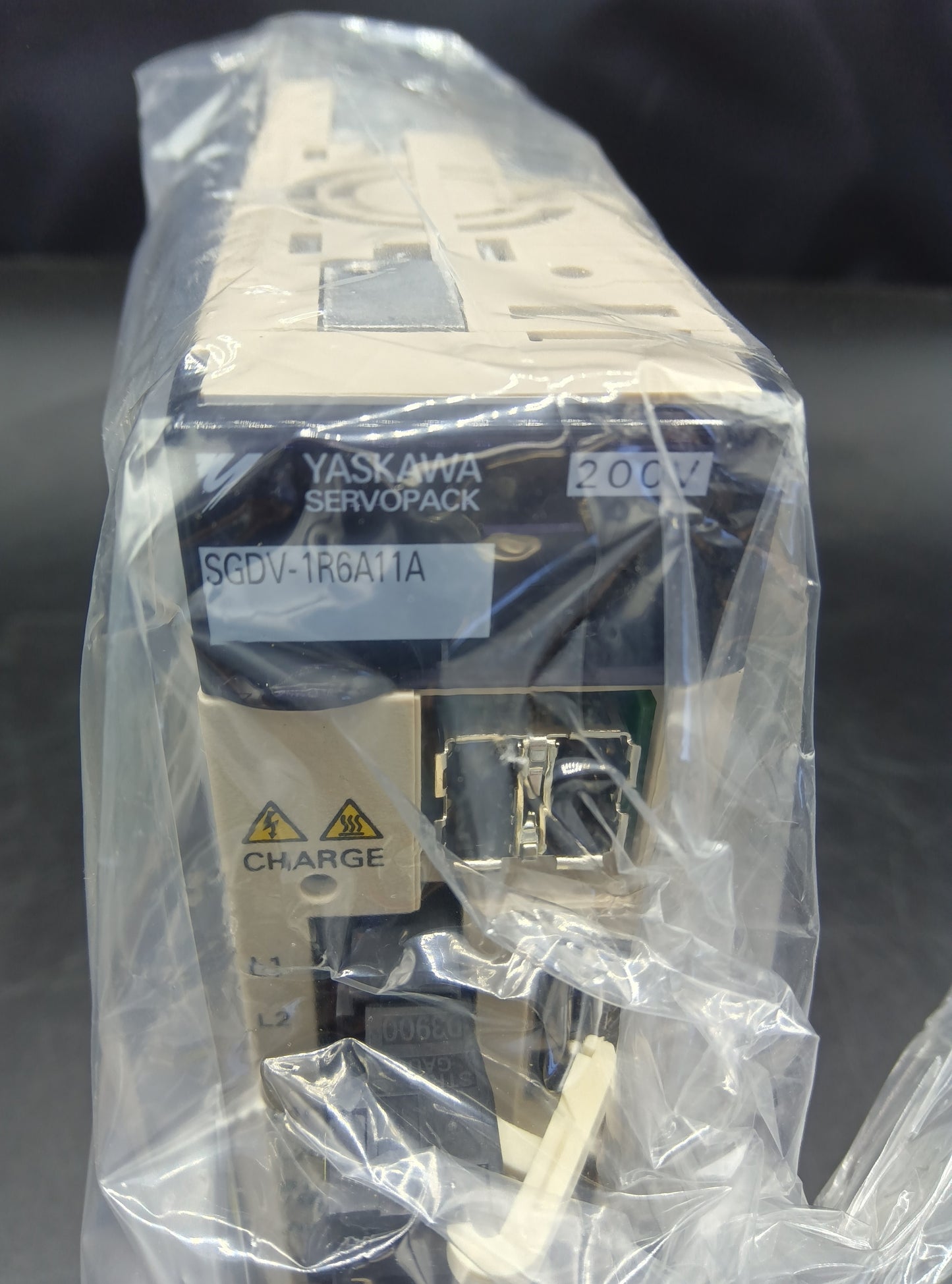 Yaskawa Electric  SGDV-1R6A11A  Servo Motor/Pack