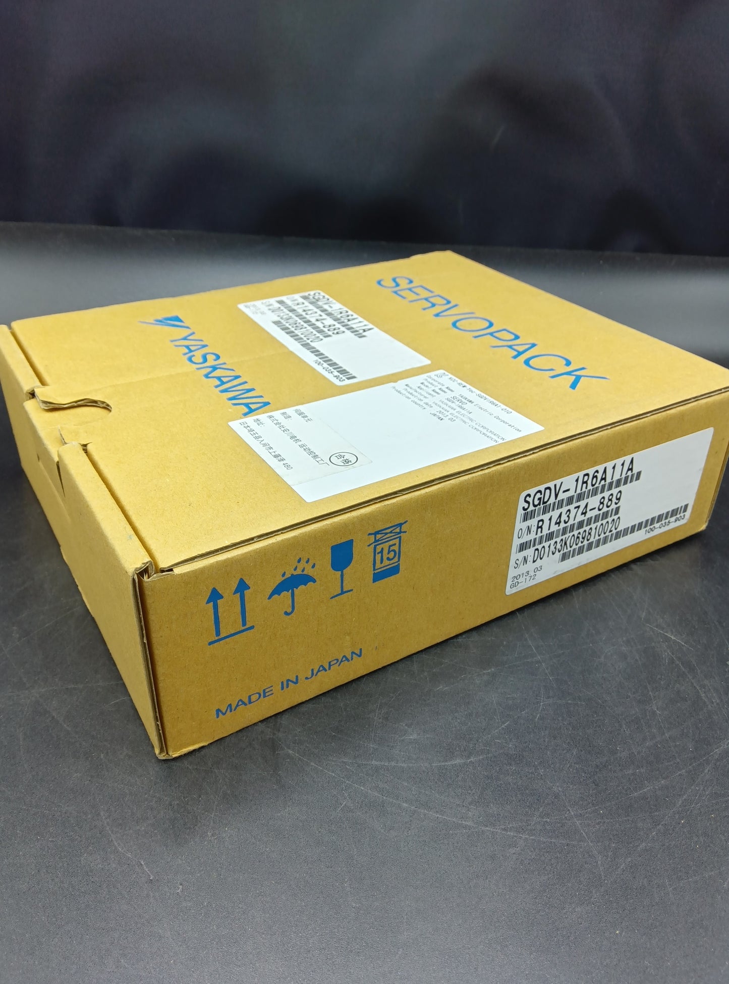 Yaskawa Electric SGDV-1R6A11A Servo Motor/Pack