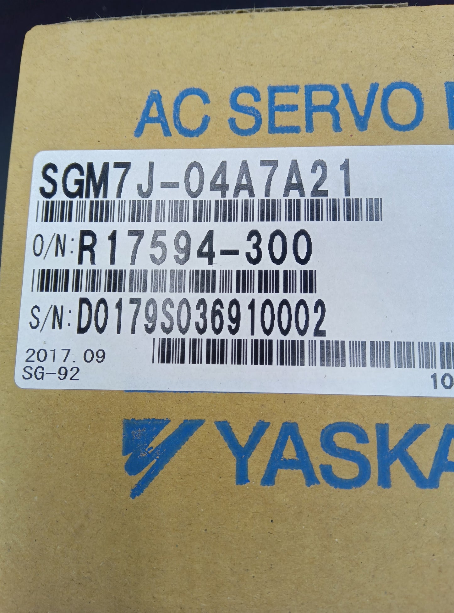 Yaskawa Electric SGM7J-04A7A21 Servo Motor/Pack