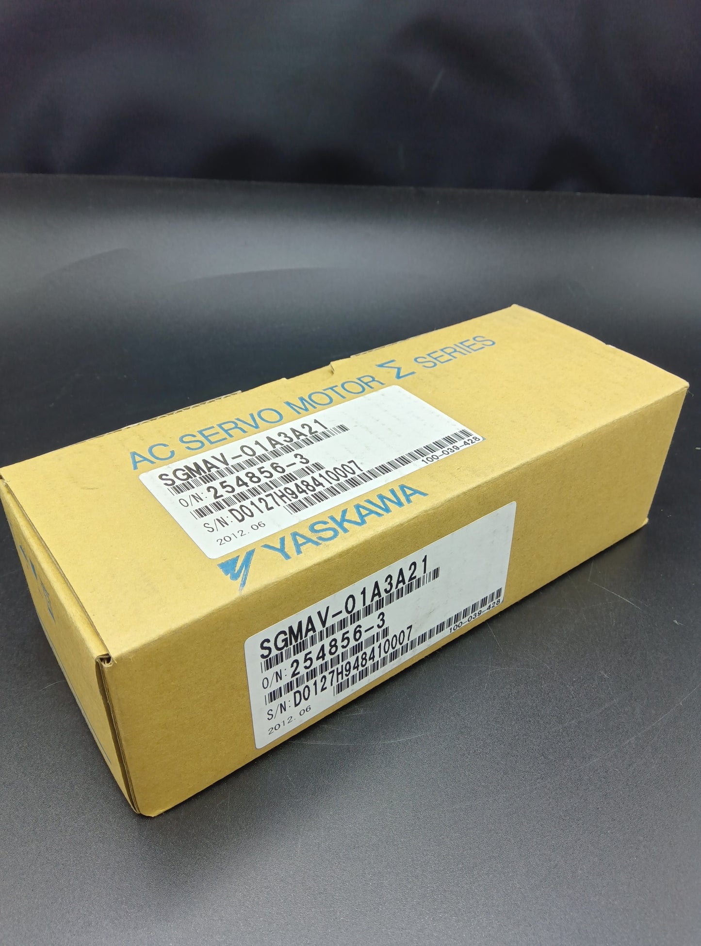 Yaskawa Electric SGMAV-01A3A21 Servo Motor/Pack