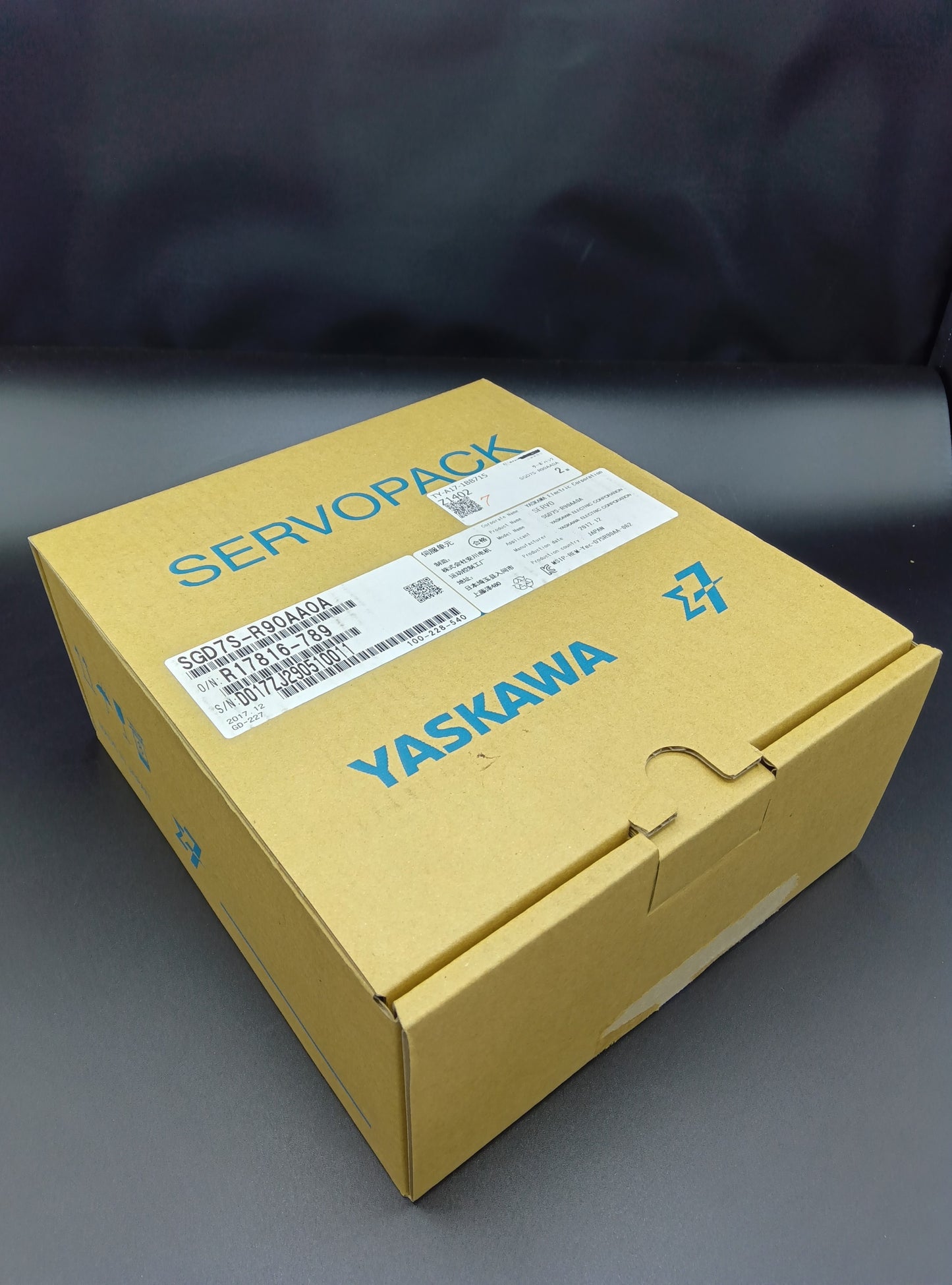 Yaskawa Electric  SGD7S-R90AA0A Servo Motor/Pack