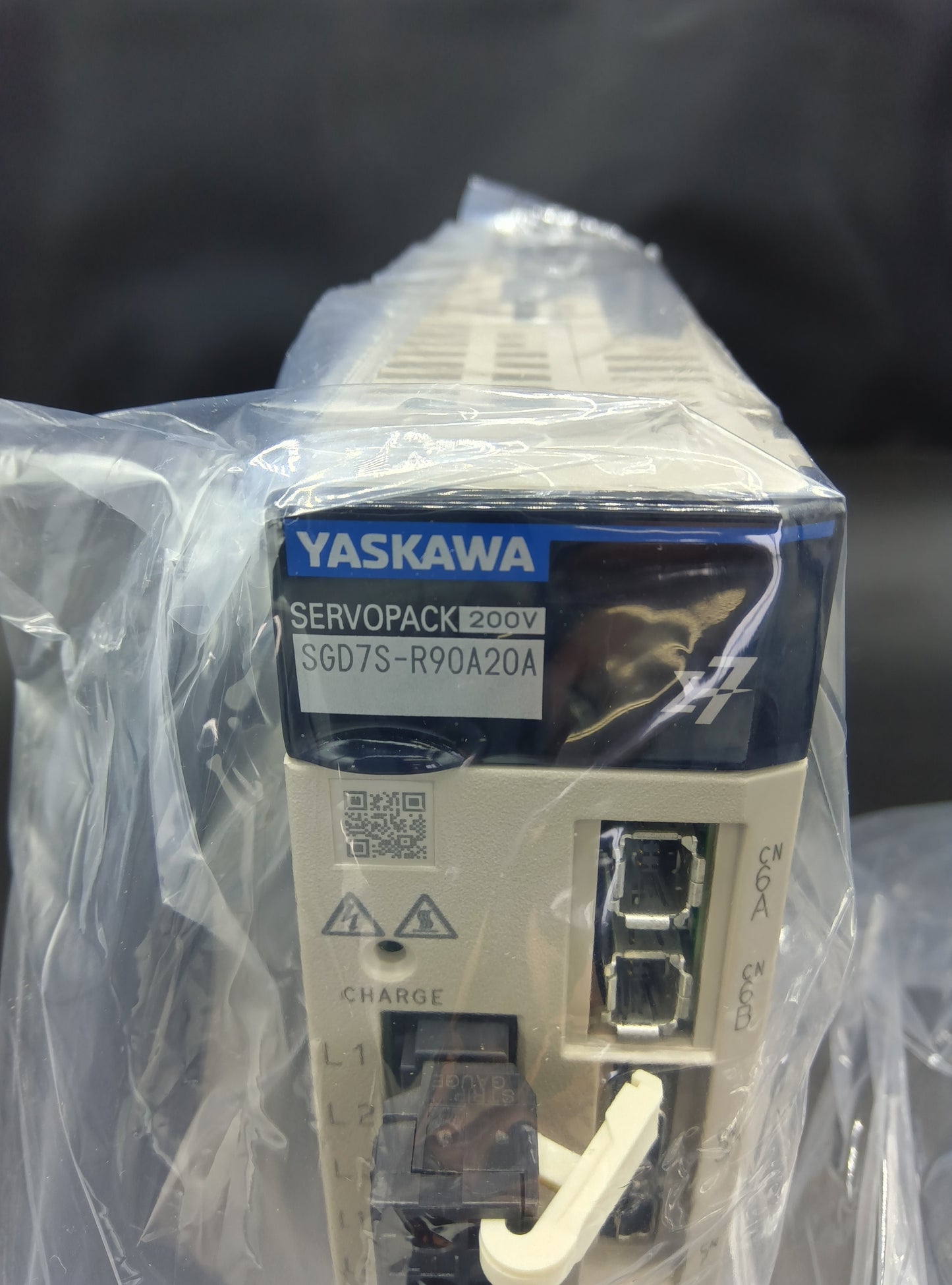 Yaskawa Electric  SGD7S-R90A20A Servo Motor/Pack