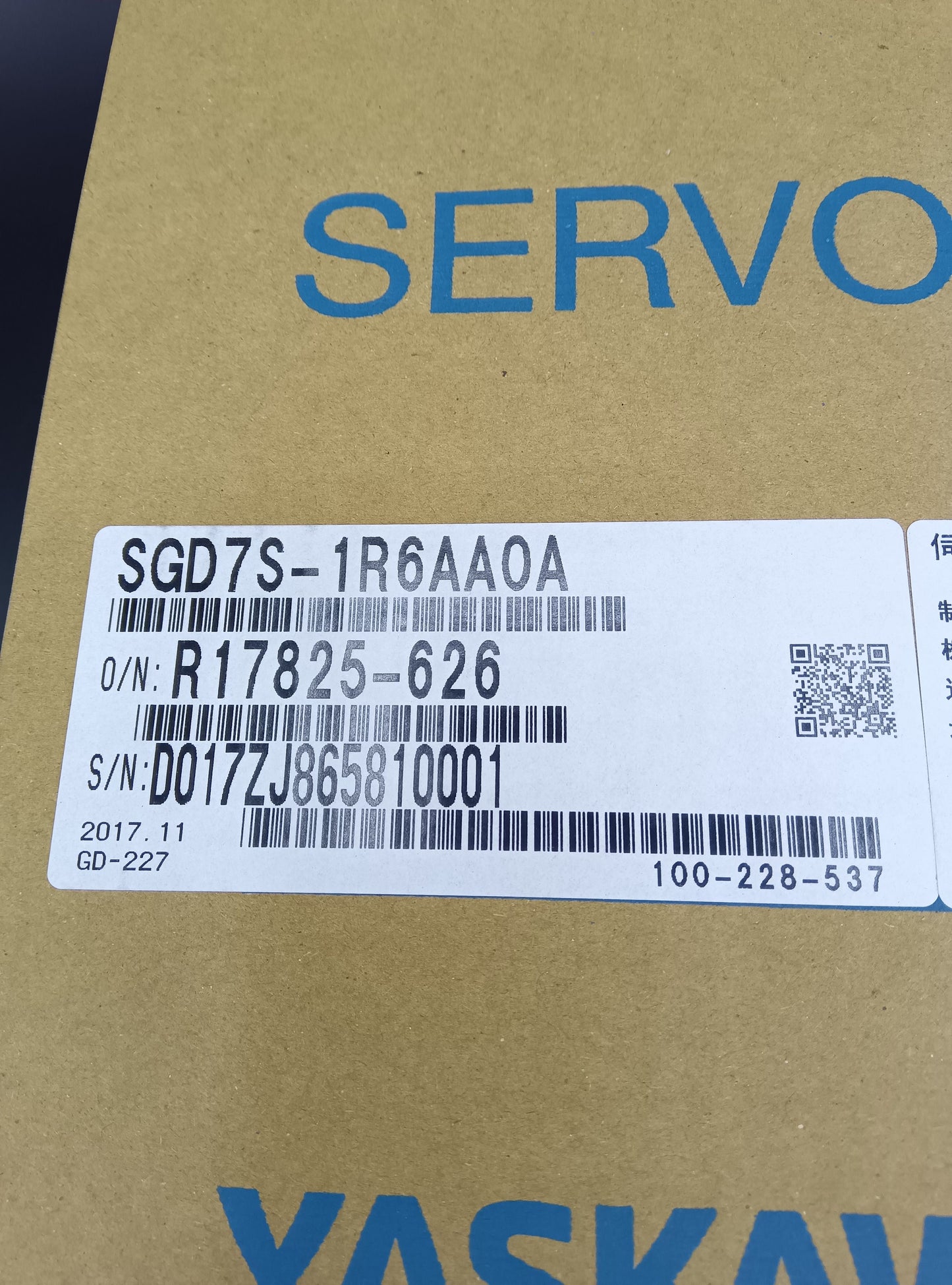 Yaskawa Electric  SGD7S-1R6AA0A Servo Motor/Pack