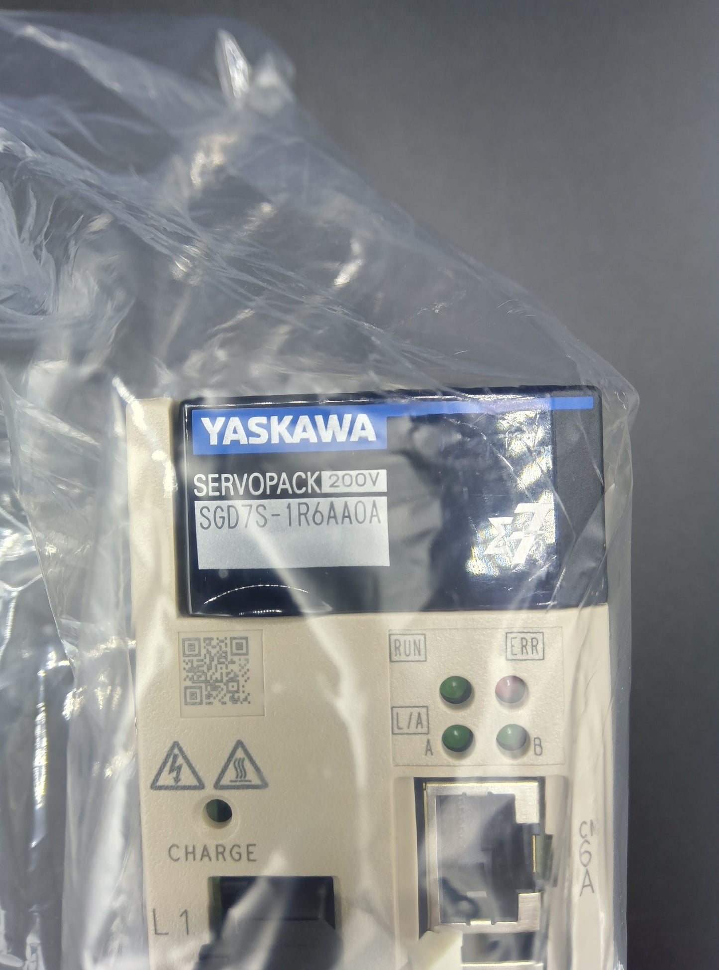 Yaskawa Electric  SGD7S-1R6AA0A Servo Motor/Pack