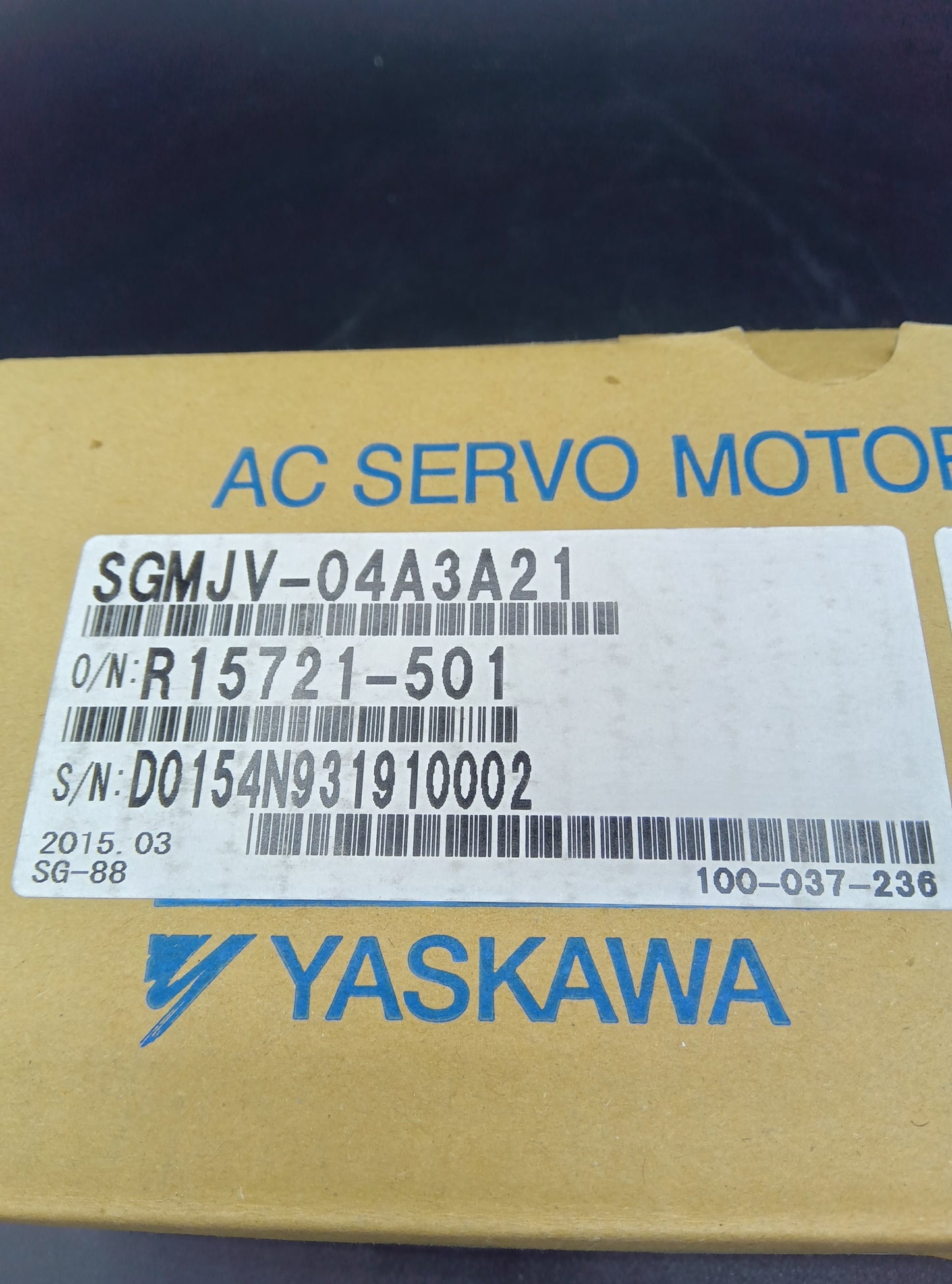 Yaskawa Electric  SGMJV-04A3A21 Servo Motor/Pack