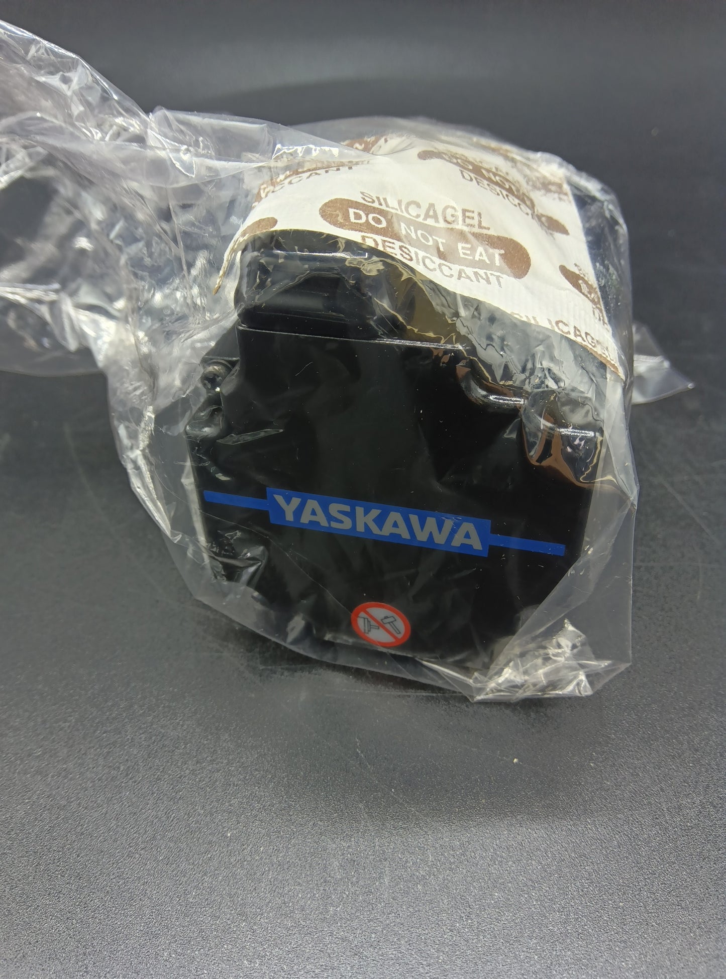 Yaskawa Electric  SGM7J-02A7A21 Servo Motor/Pack