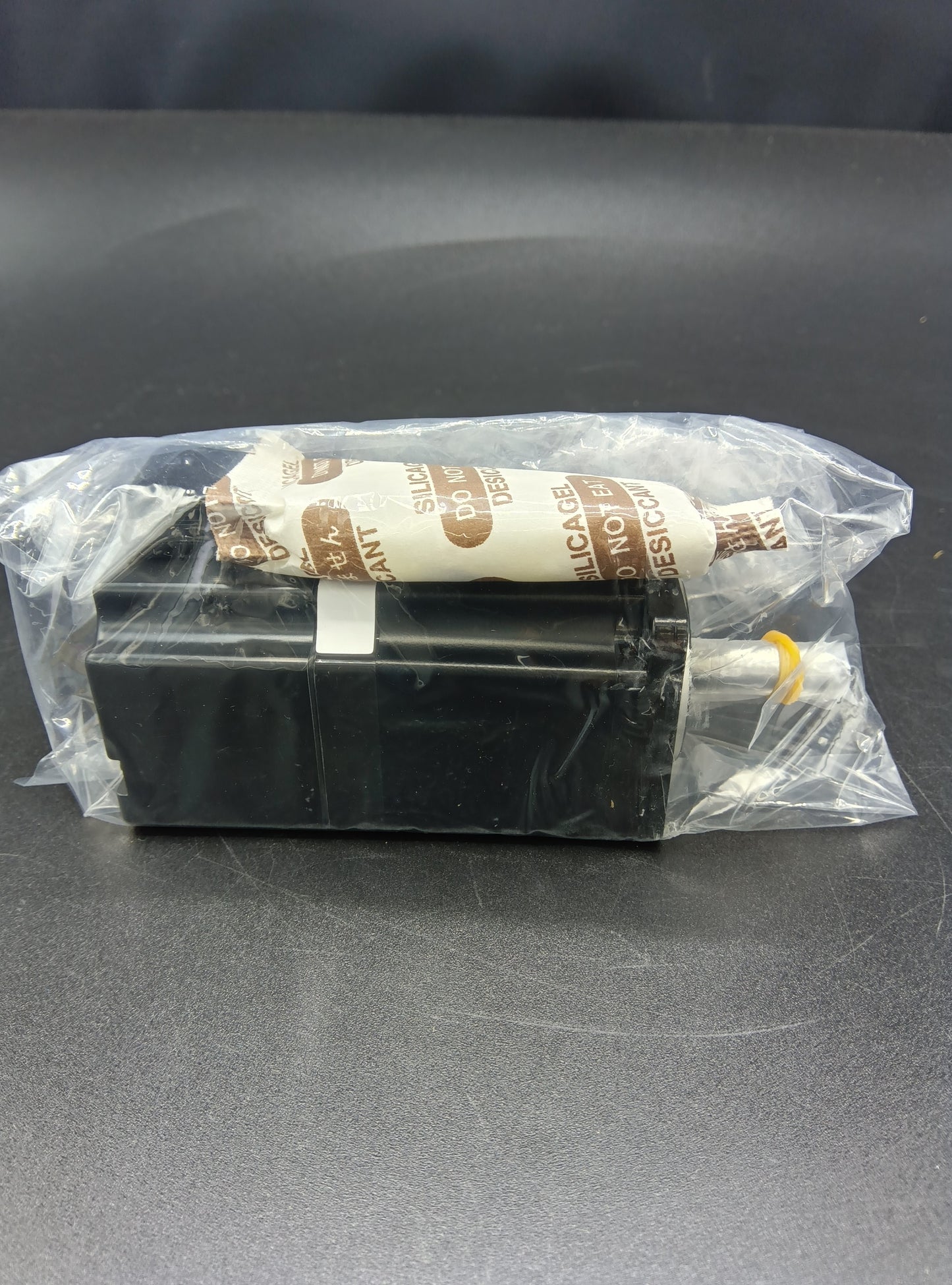 Yaskawa Electric  SGMAV-01A3A21 Servo Motor/Pack