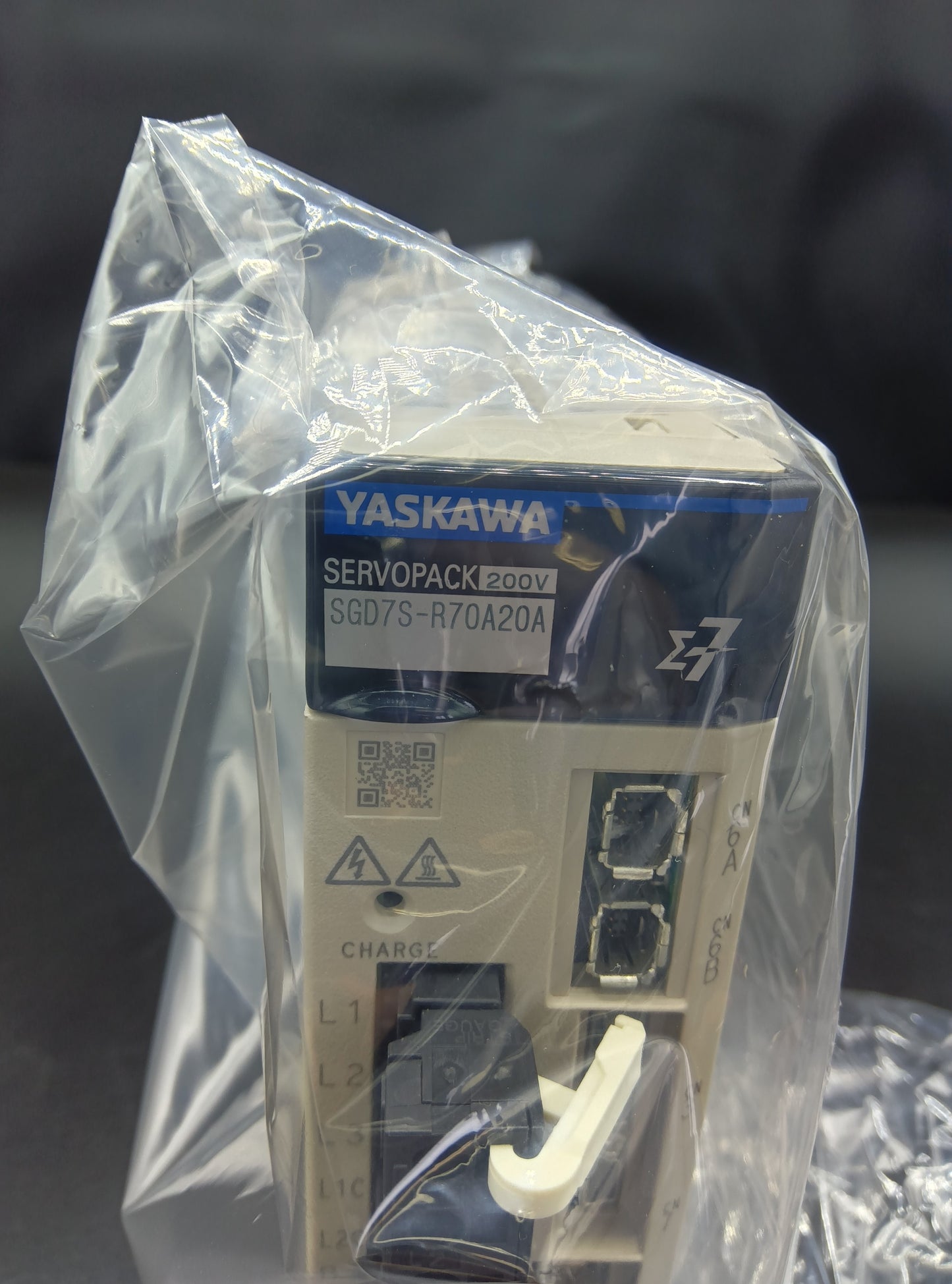 Yaskawa Electric  SGD7S-R70A20A Servo Motor/Pack