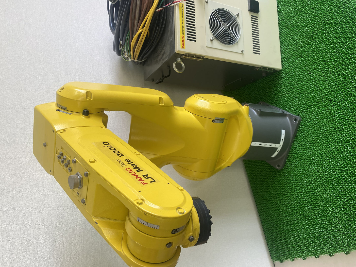 ファナック 産業用ロボット 中古 セット LR Mate 200iD A05B-1142-B201 / R-30iB A05B-2651-B001 / MHJ1