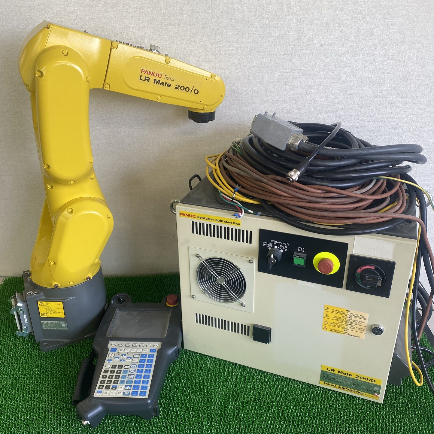 ファナック 産業用ロボット 中古 セット LR Mate 200iD A05B-1142-B201 / R-30iB A05B-2651-B001 / MHJ1