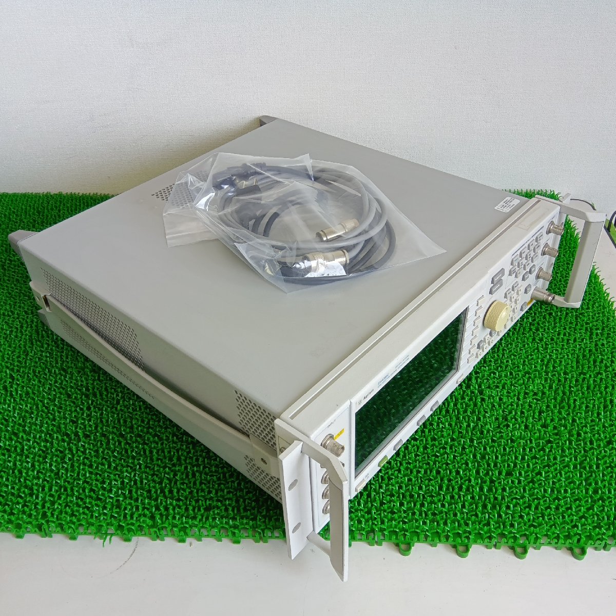 アジレント Agilent E4438C 信号発生器 中古 通電確認 | 八雲機械工具